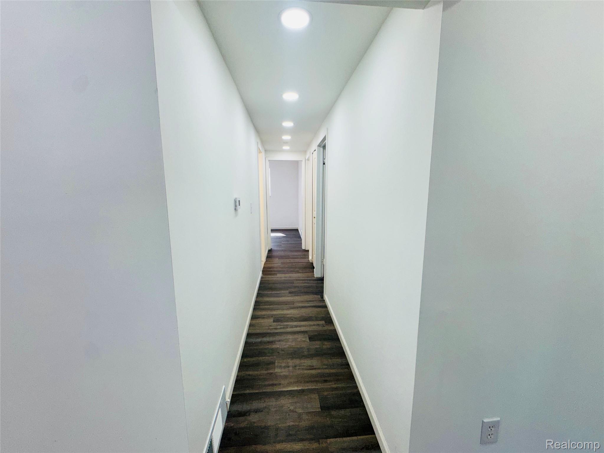 2184 Garrick Avenue Property Photo 10