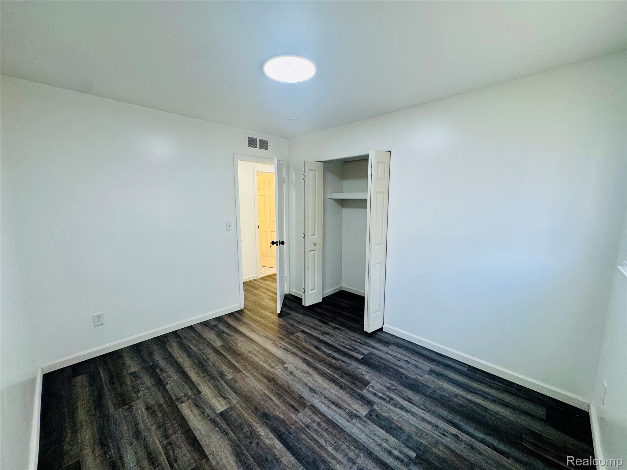 2184 Garrick Avenue Property Photo 12