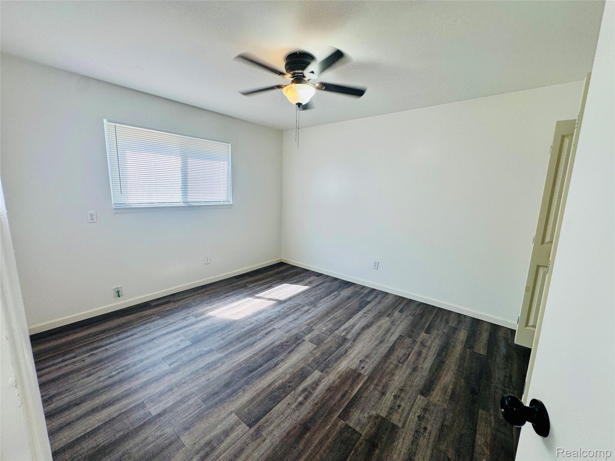 2184 Garrick Avenue Property Photo 13