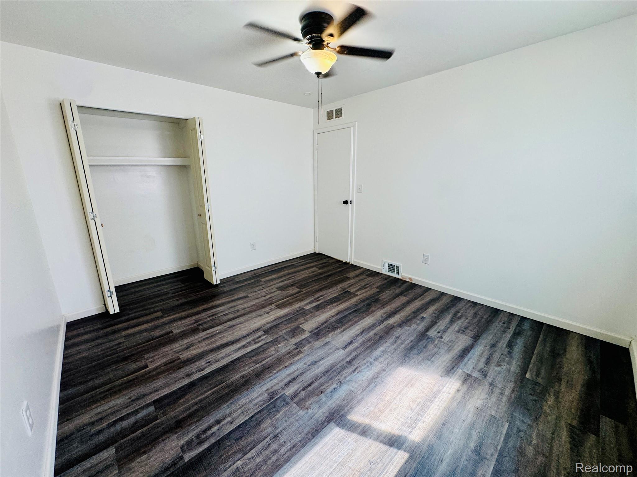 2184 Garrick Avenue Property Photo 14