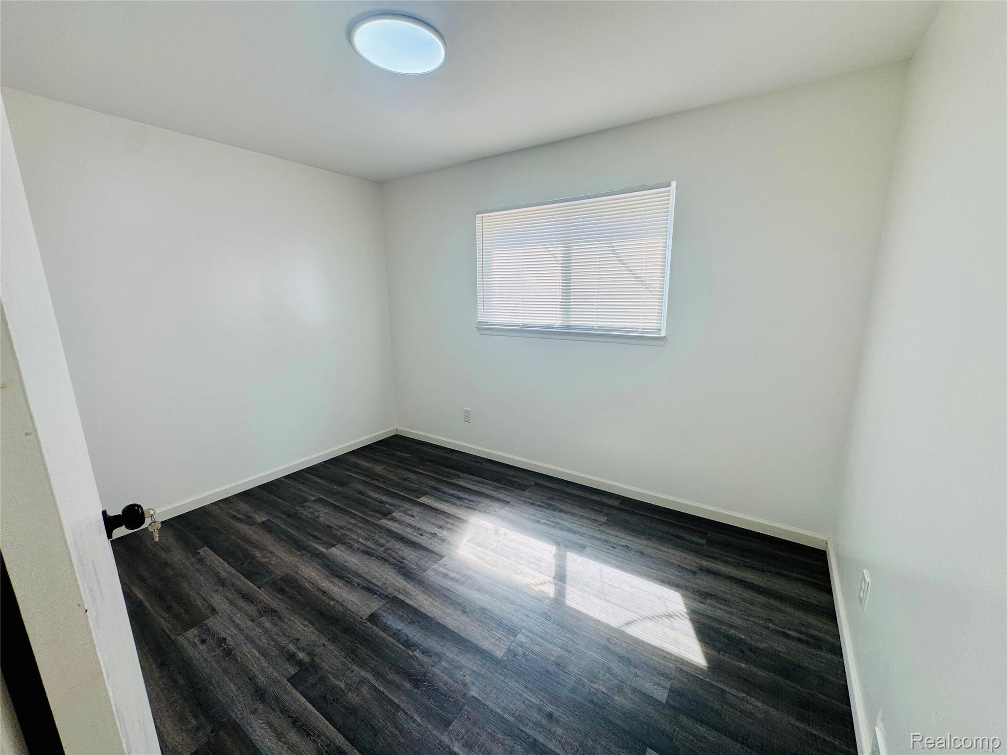 2184 Garrick Avenue Property Photo 15
