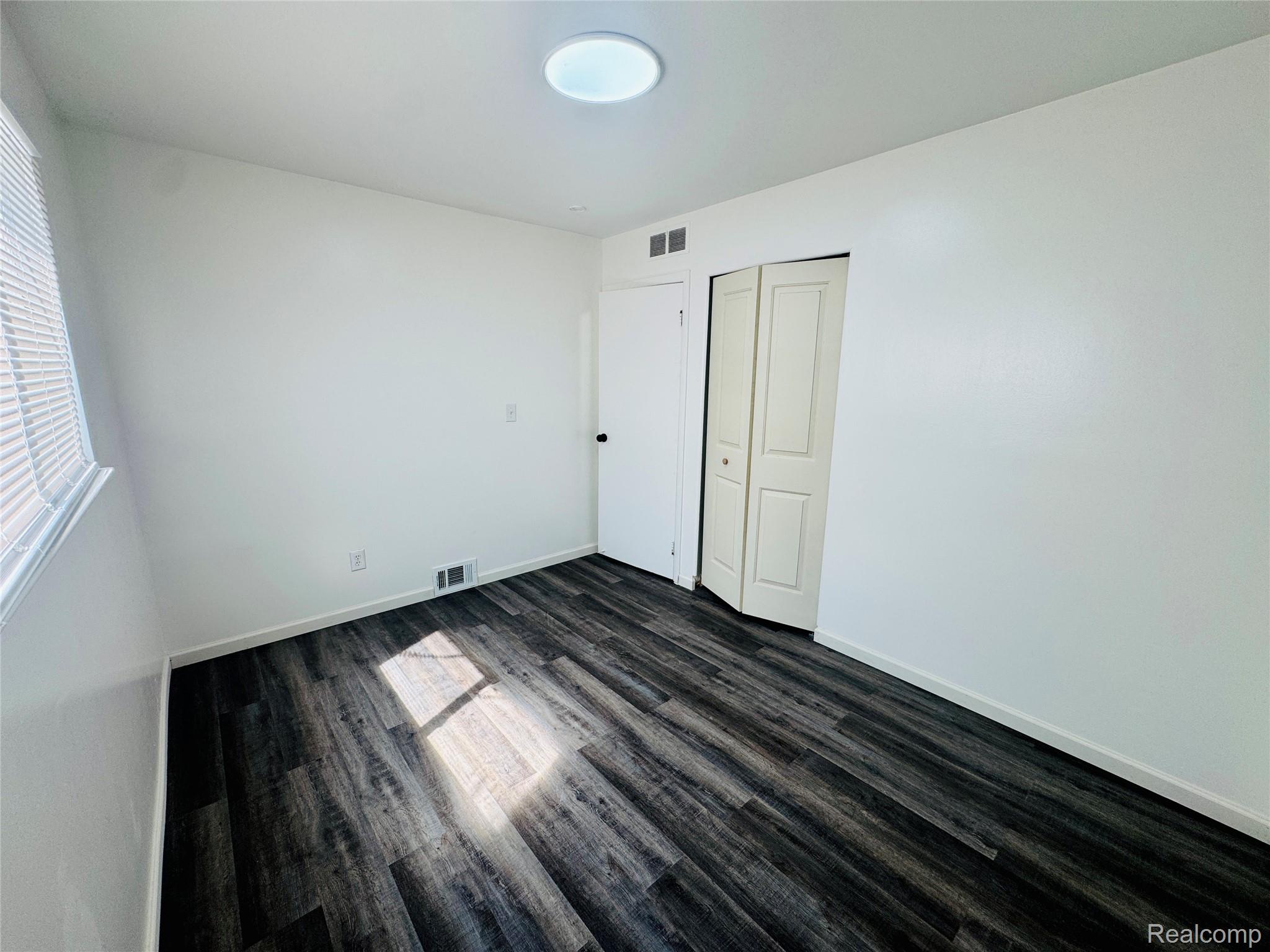 2184 Garrick Avenue Property Photo 16