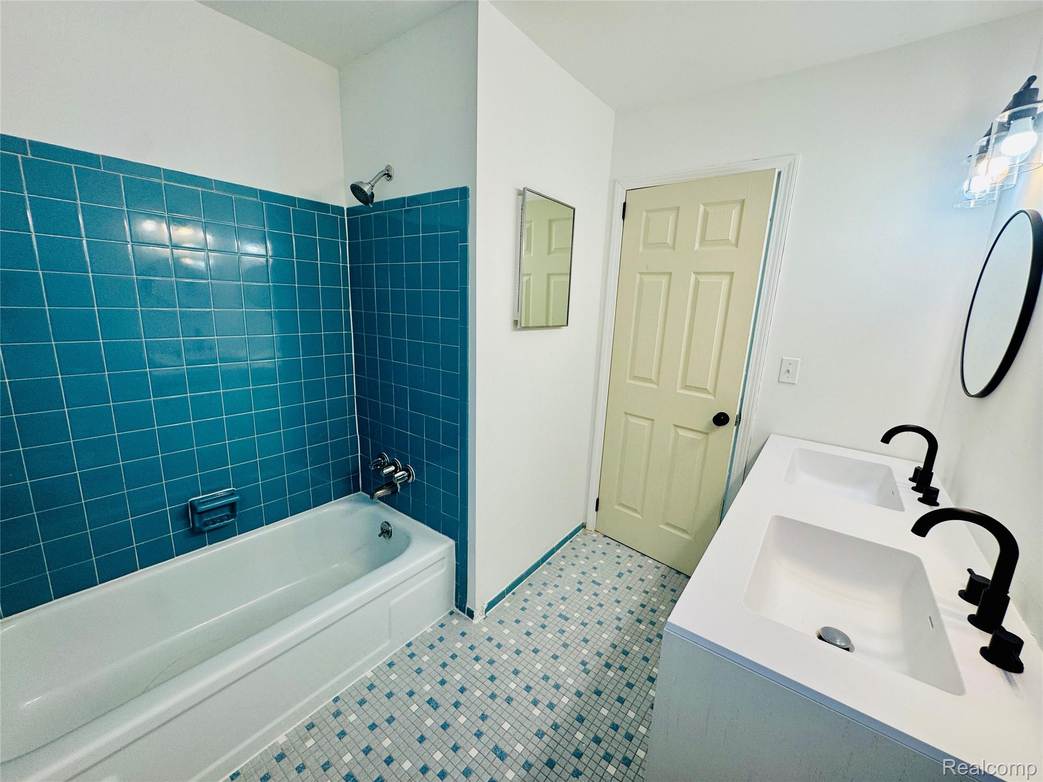 2184 Garrick Avenue Property Photo 18