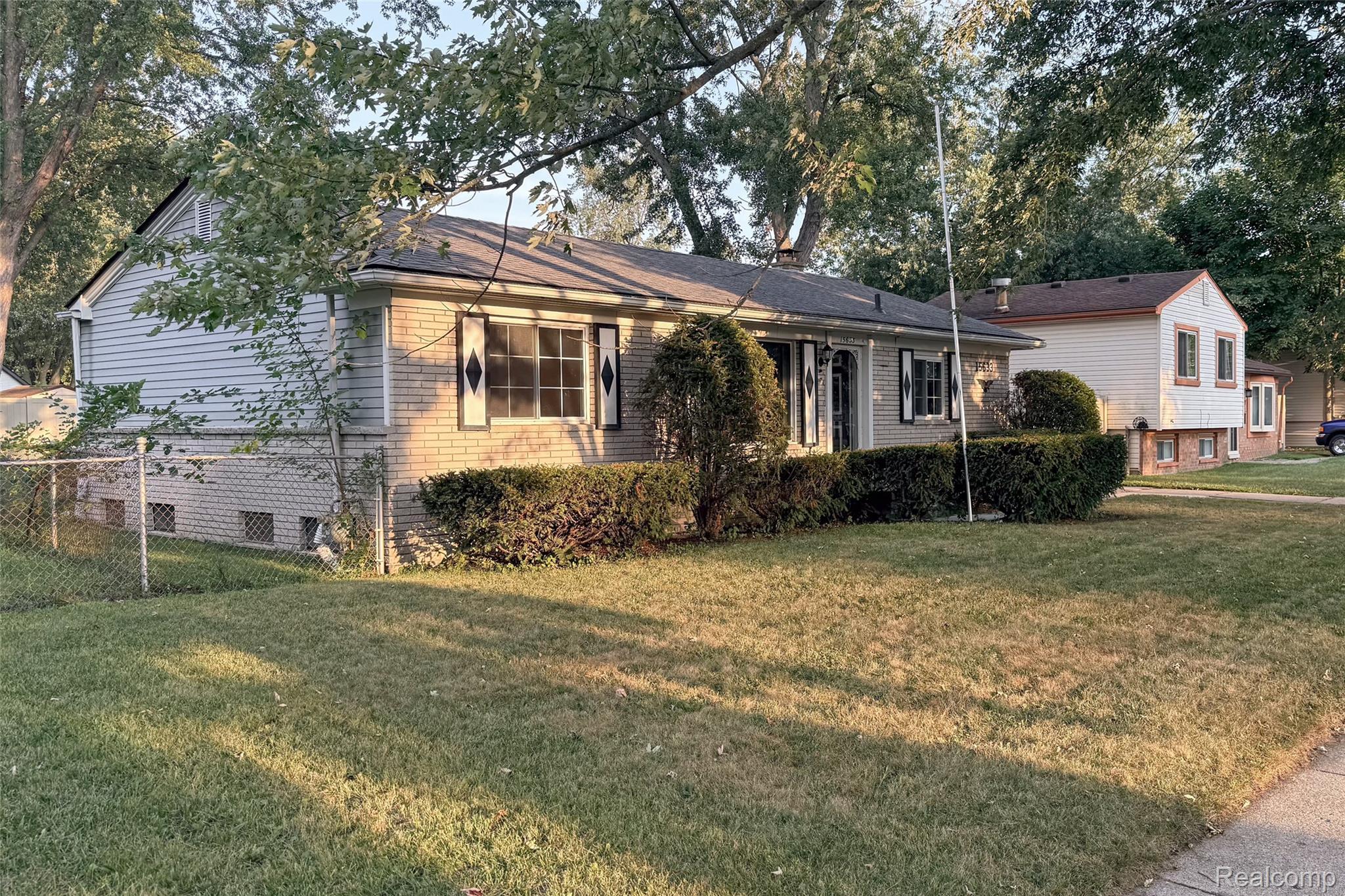 15633 Harriet Street Property Photo 3