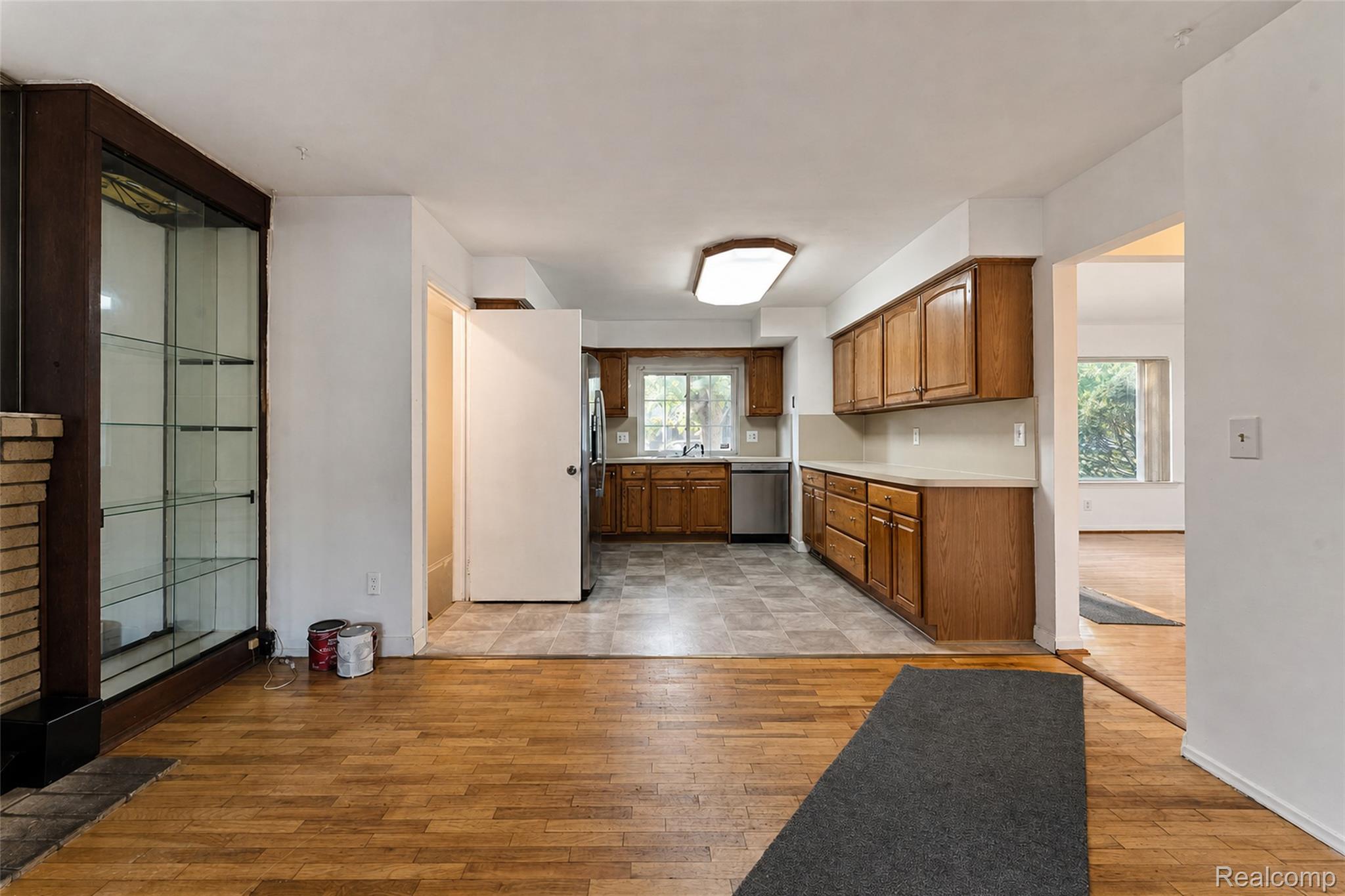 15633 Harriet Street Property Photo 11