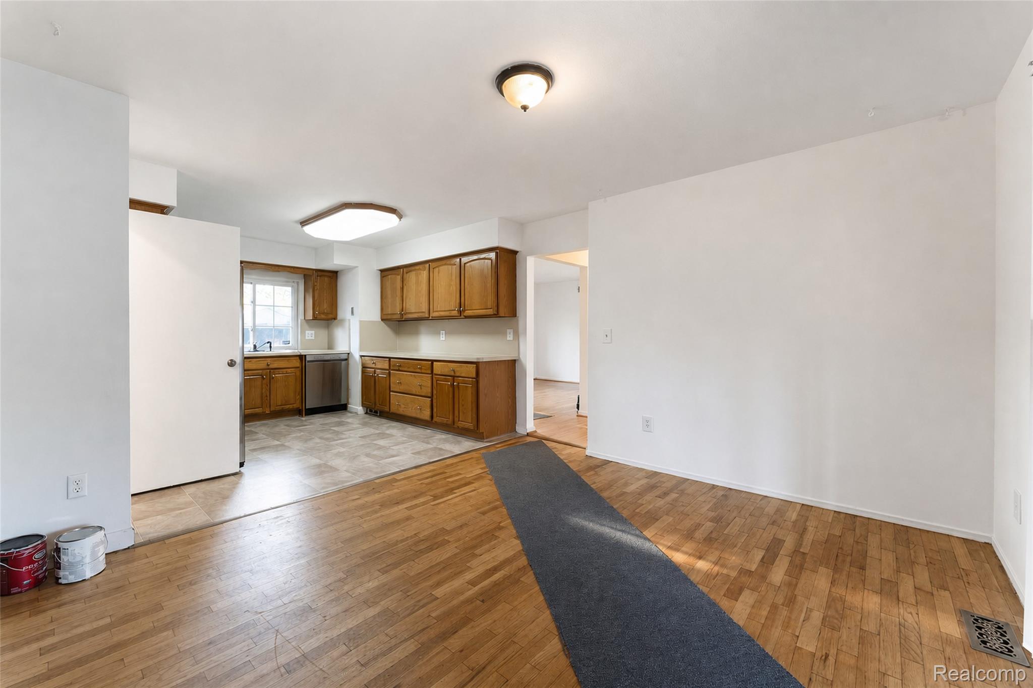 15633 Harriet Street Property Photo 12