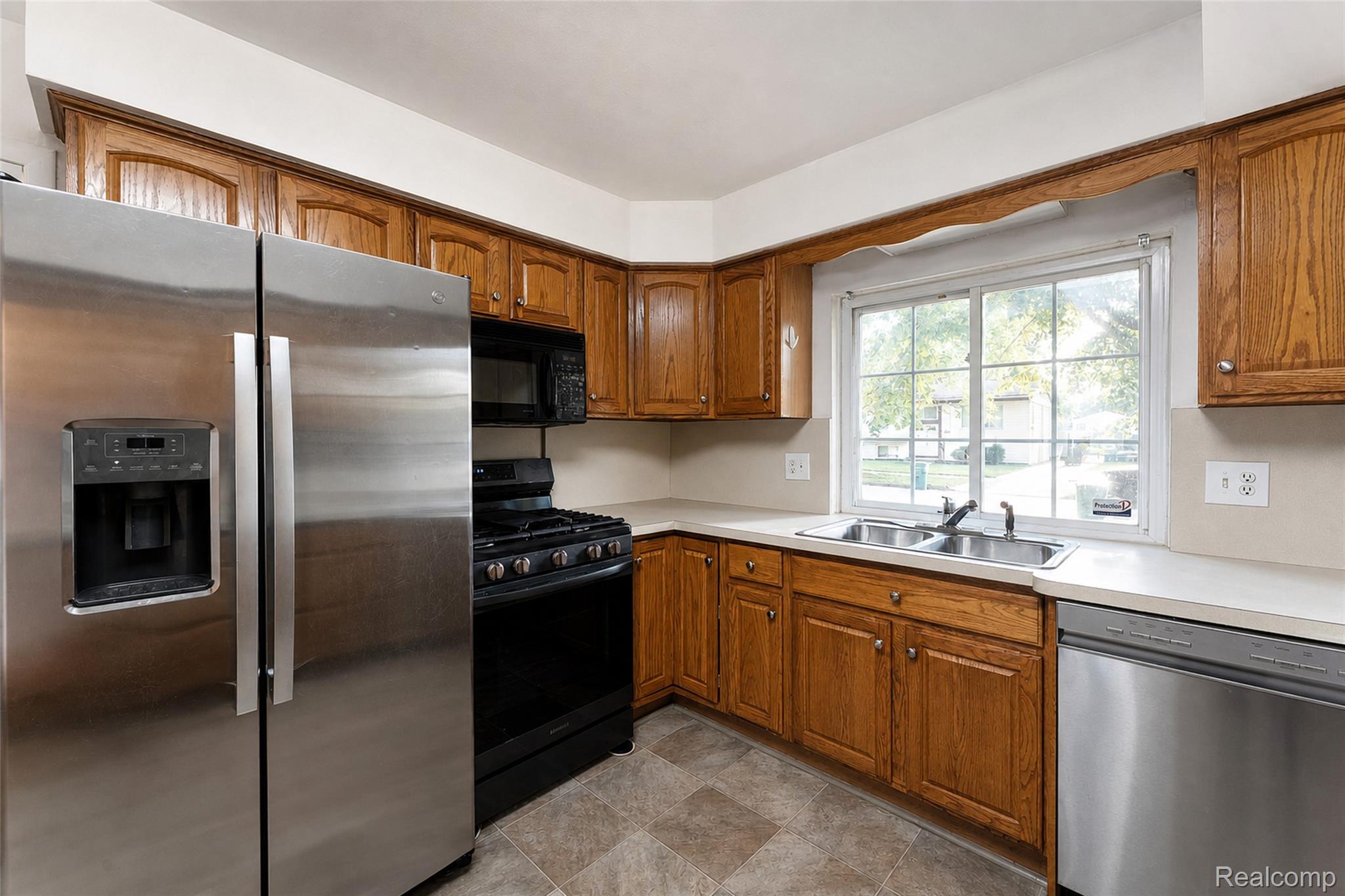 15633 Harriet Street Property Photo 16