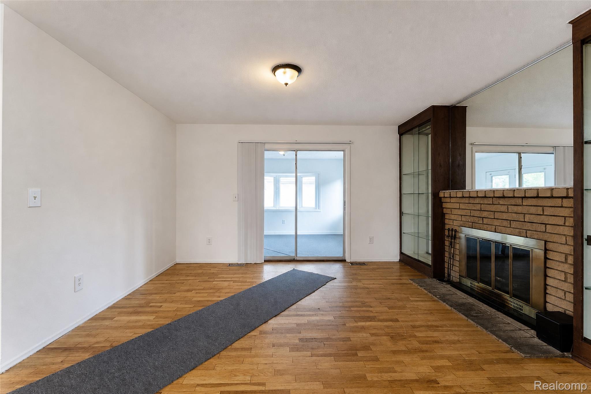 15633 Harriet Street Property Photo 18