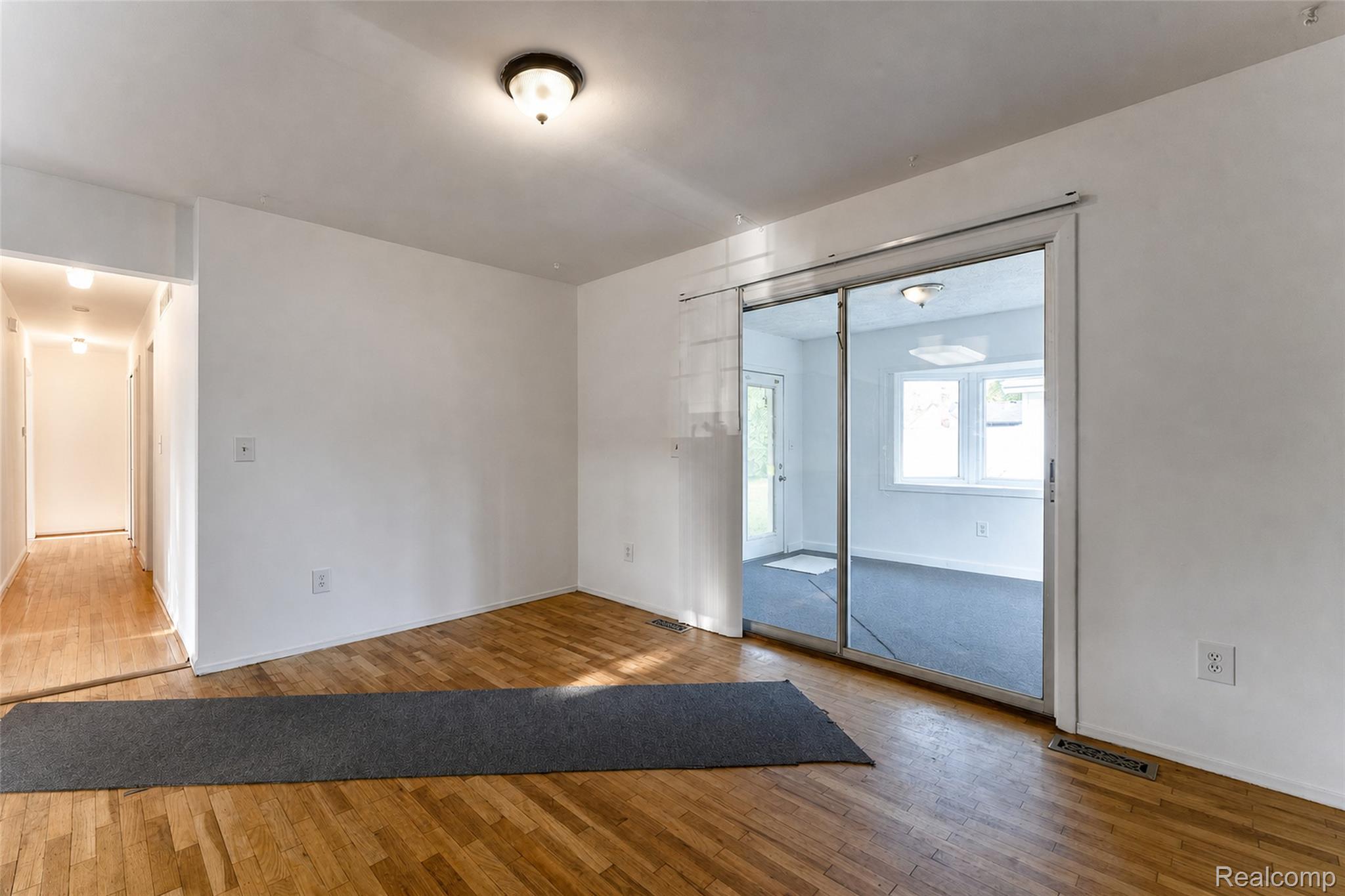 15633 Harriet Street Property Photo 19