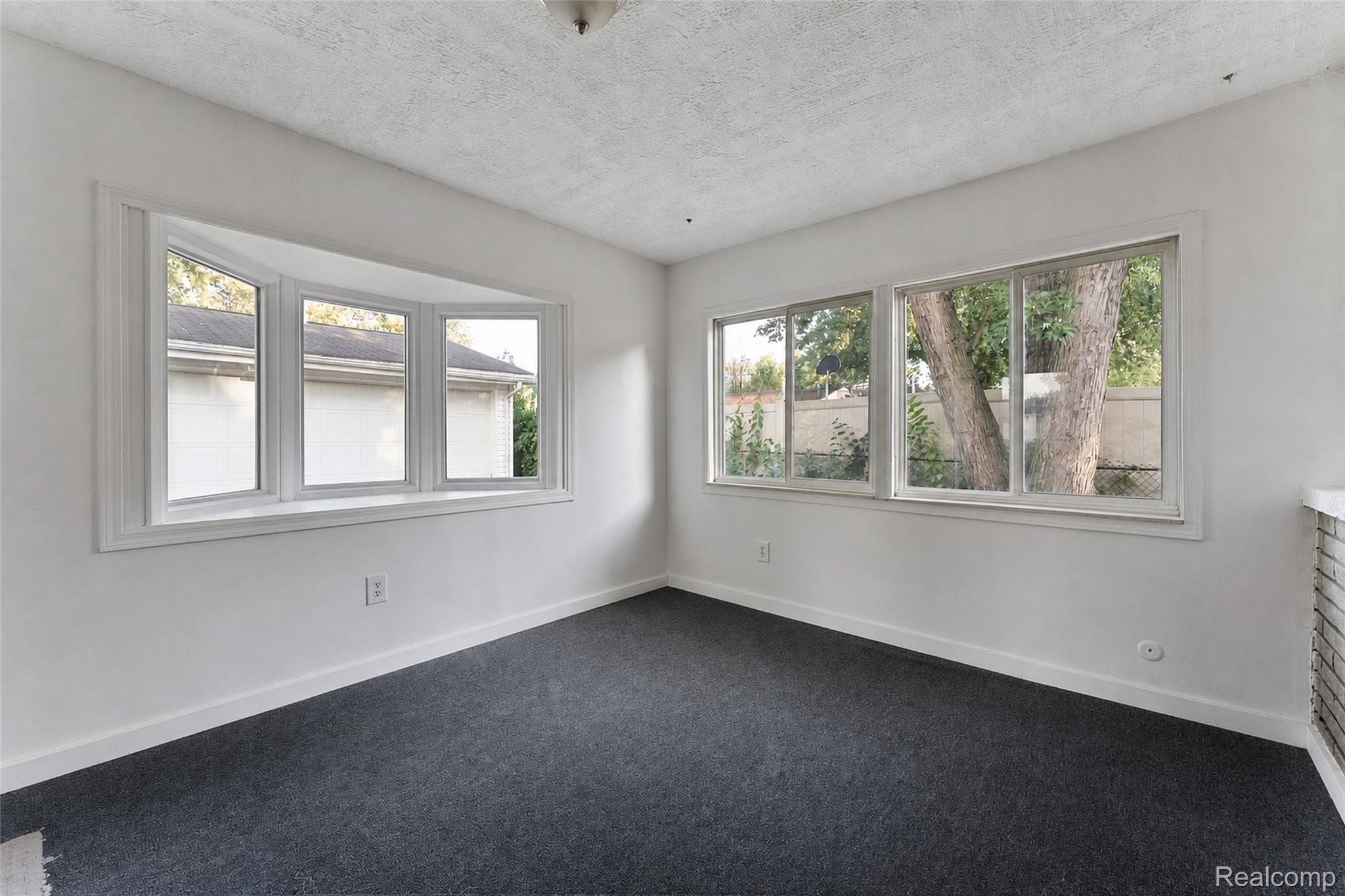 15633 Harriet Street Property Photo 21