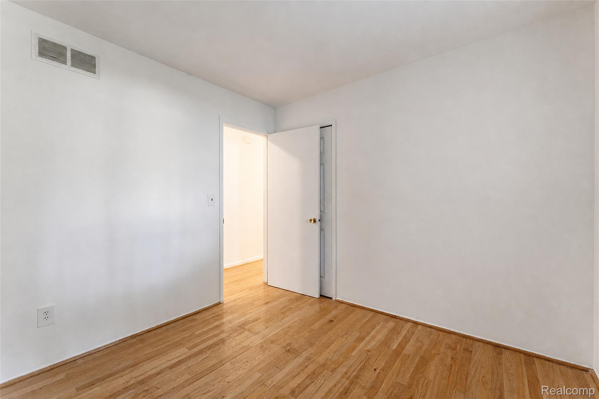 15633 Harriet Street Property Photo 25