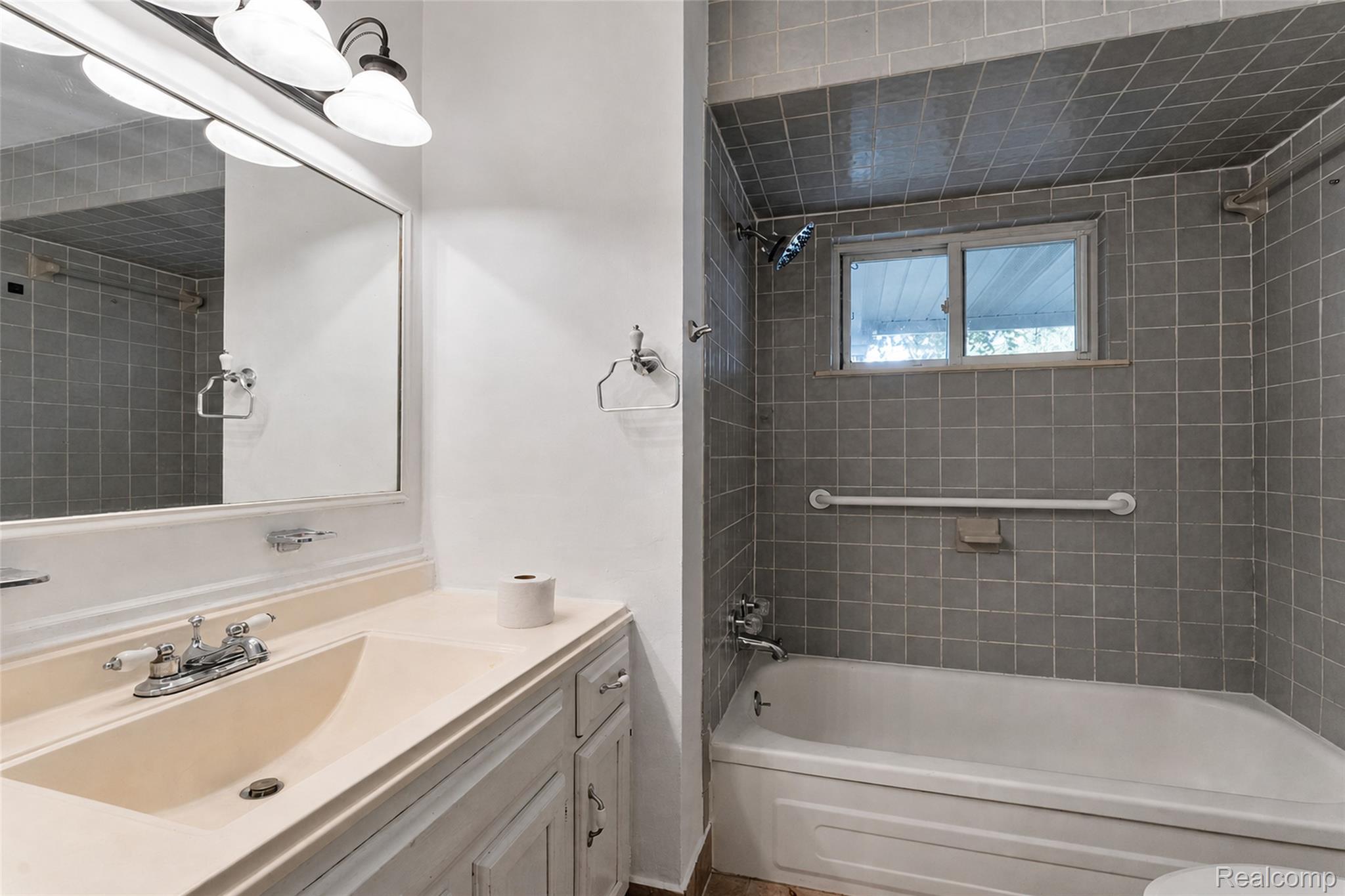 15633 Harriet Street Property Photo 26