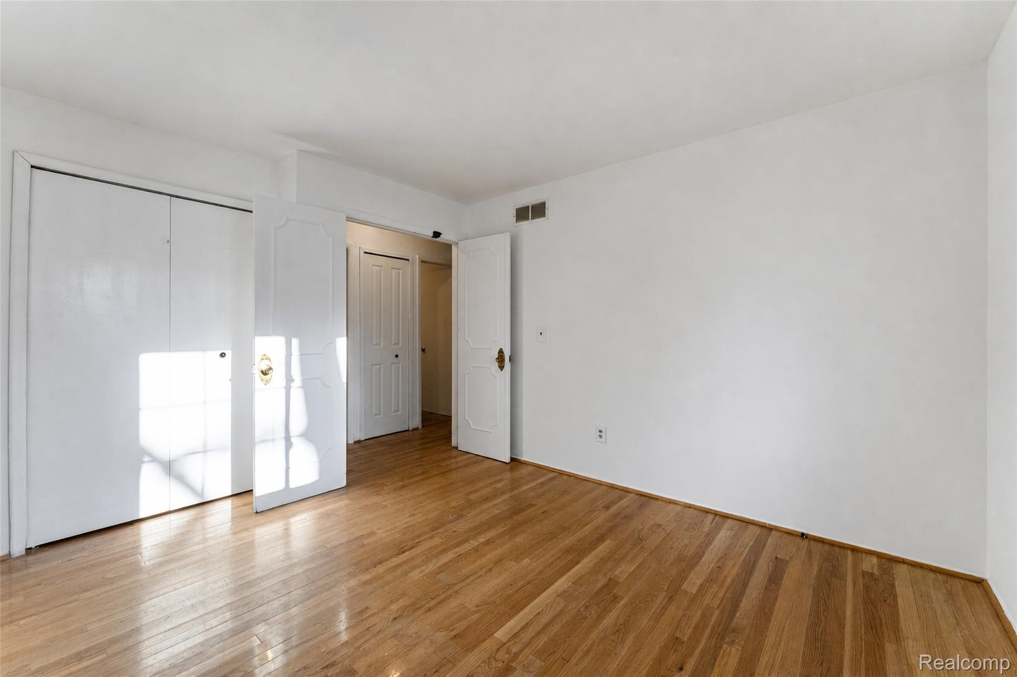 15633 Harriet Street Property Photo 30