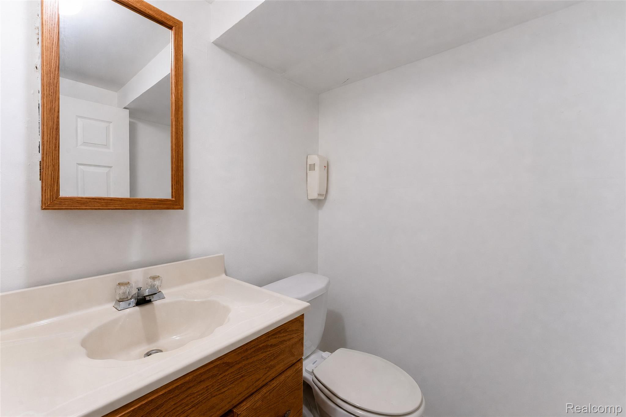 15633 Harriet Street Property Photo 36