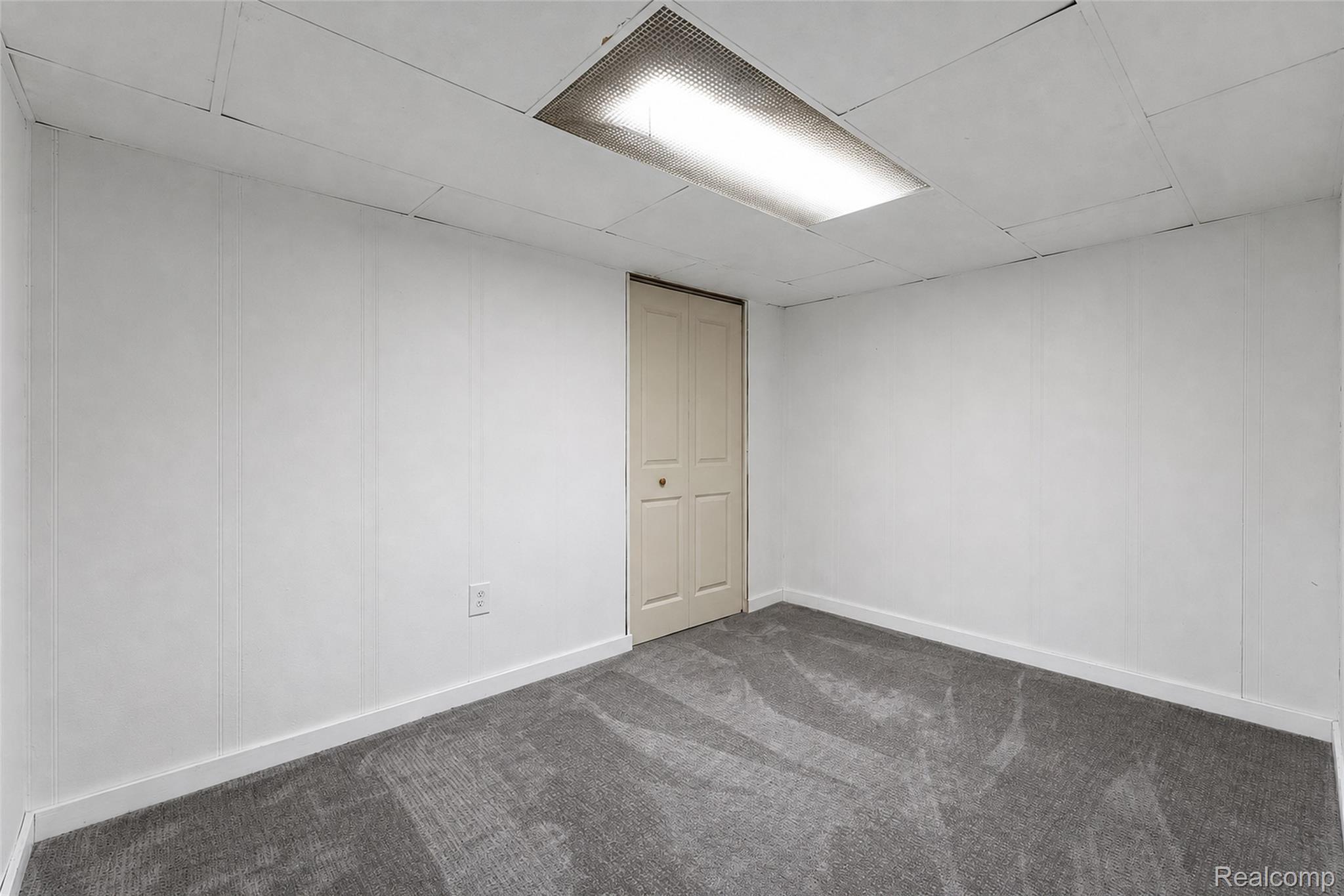 15633 Harriet Street Property Photo 40