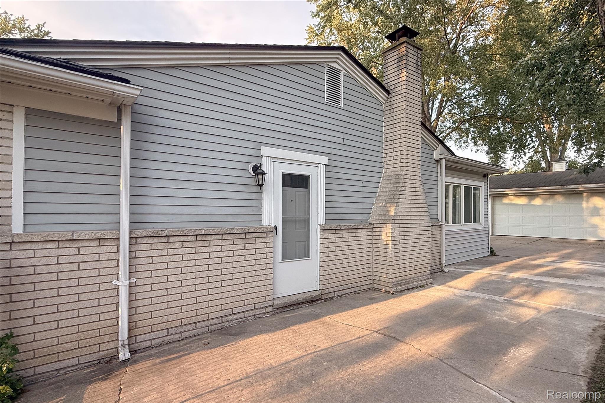 15633 Harriet Street Property Photo 43
