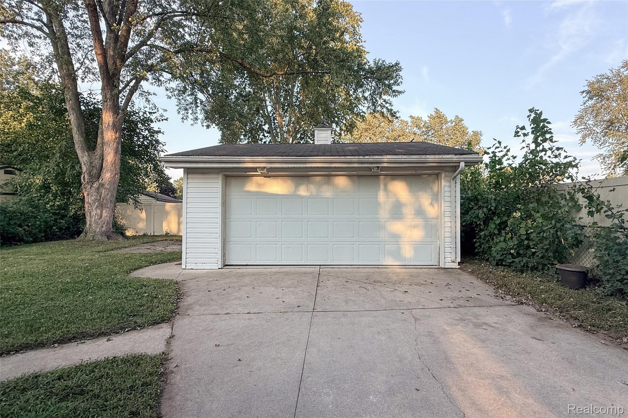 15633 Harriet Street Property Photo 44