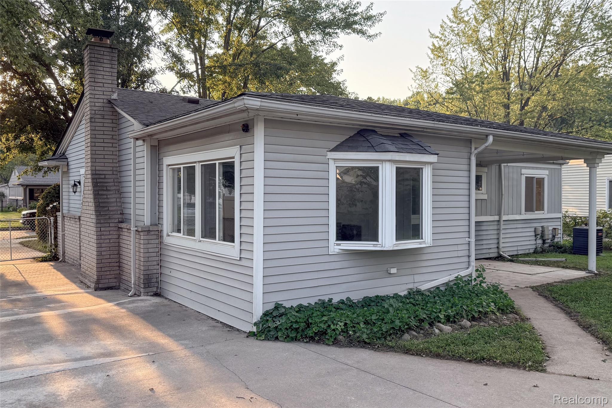 15633 Harriet Street Property Photo 45