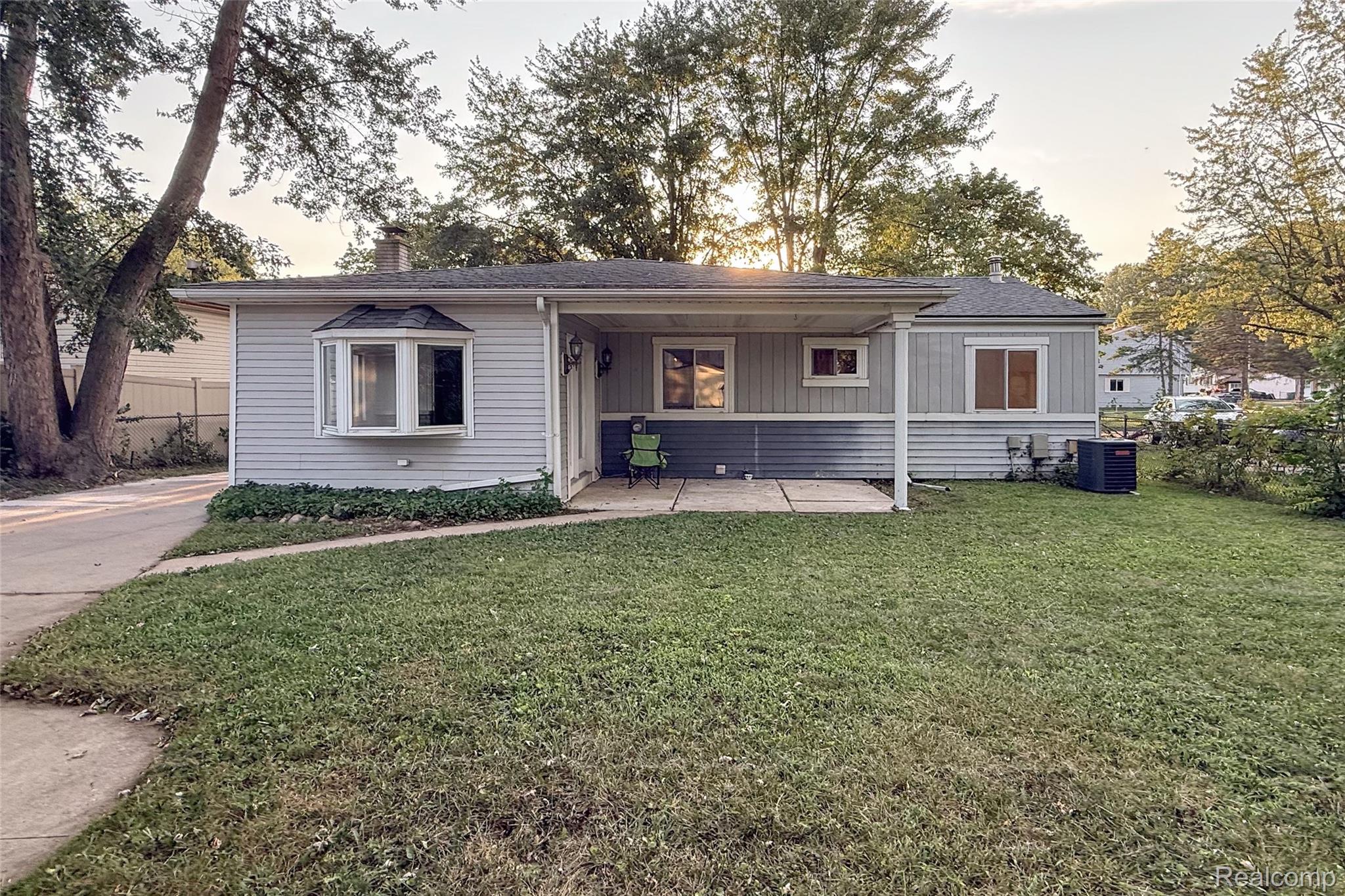 15633 Harriet Street Property Photo 46