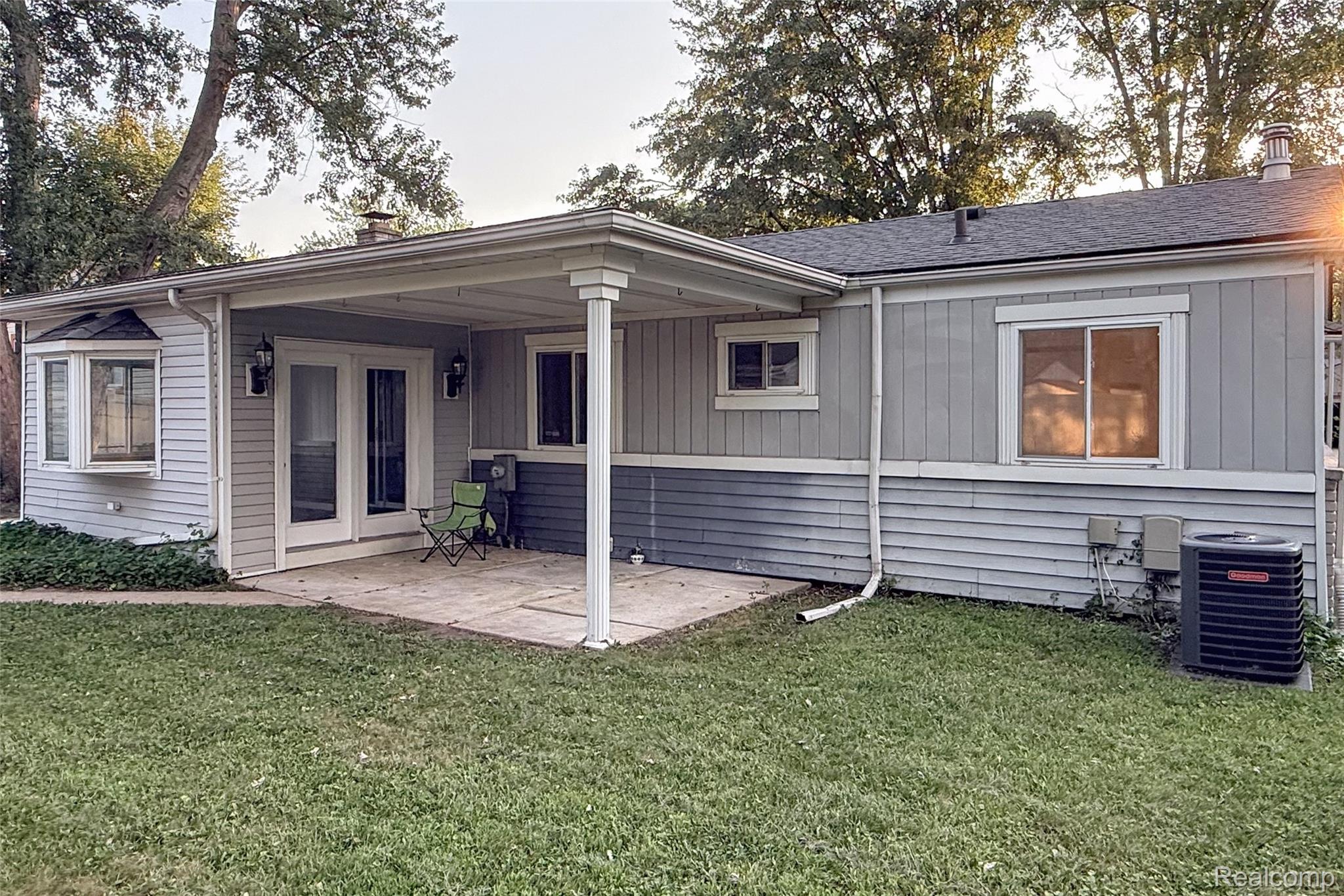 15633 Harriet Street Property Photo 47