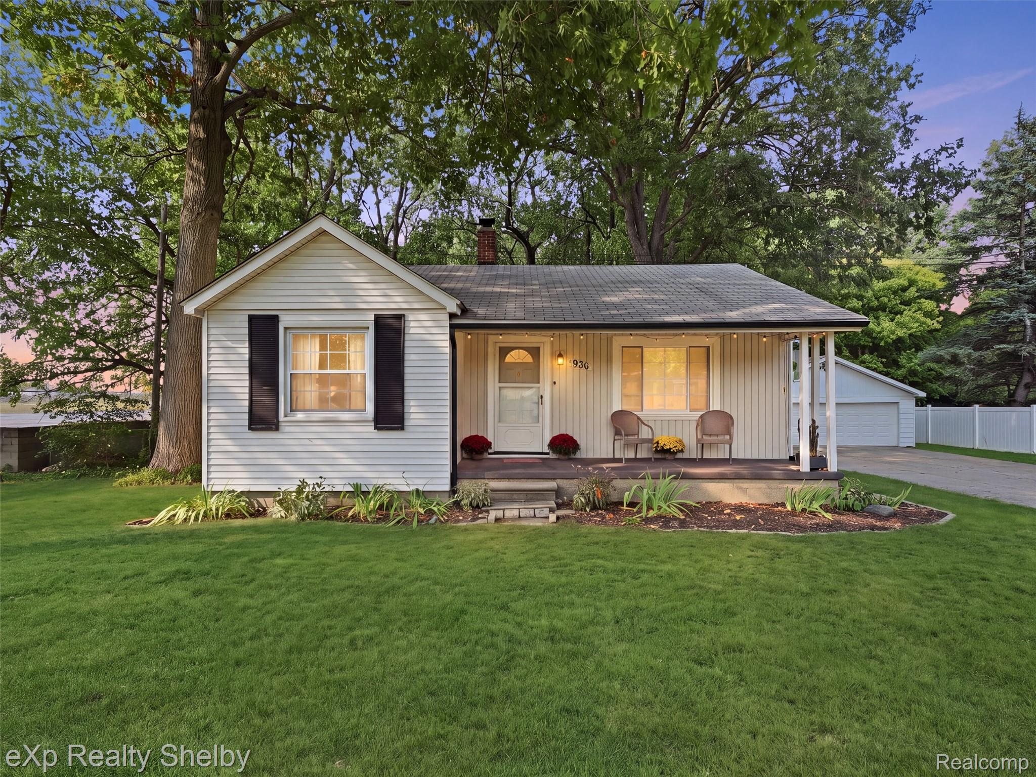 920 W Gardenia Avenue Property Photo 1