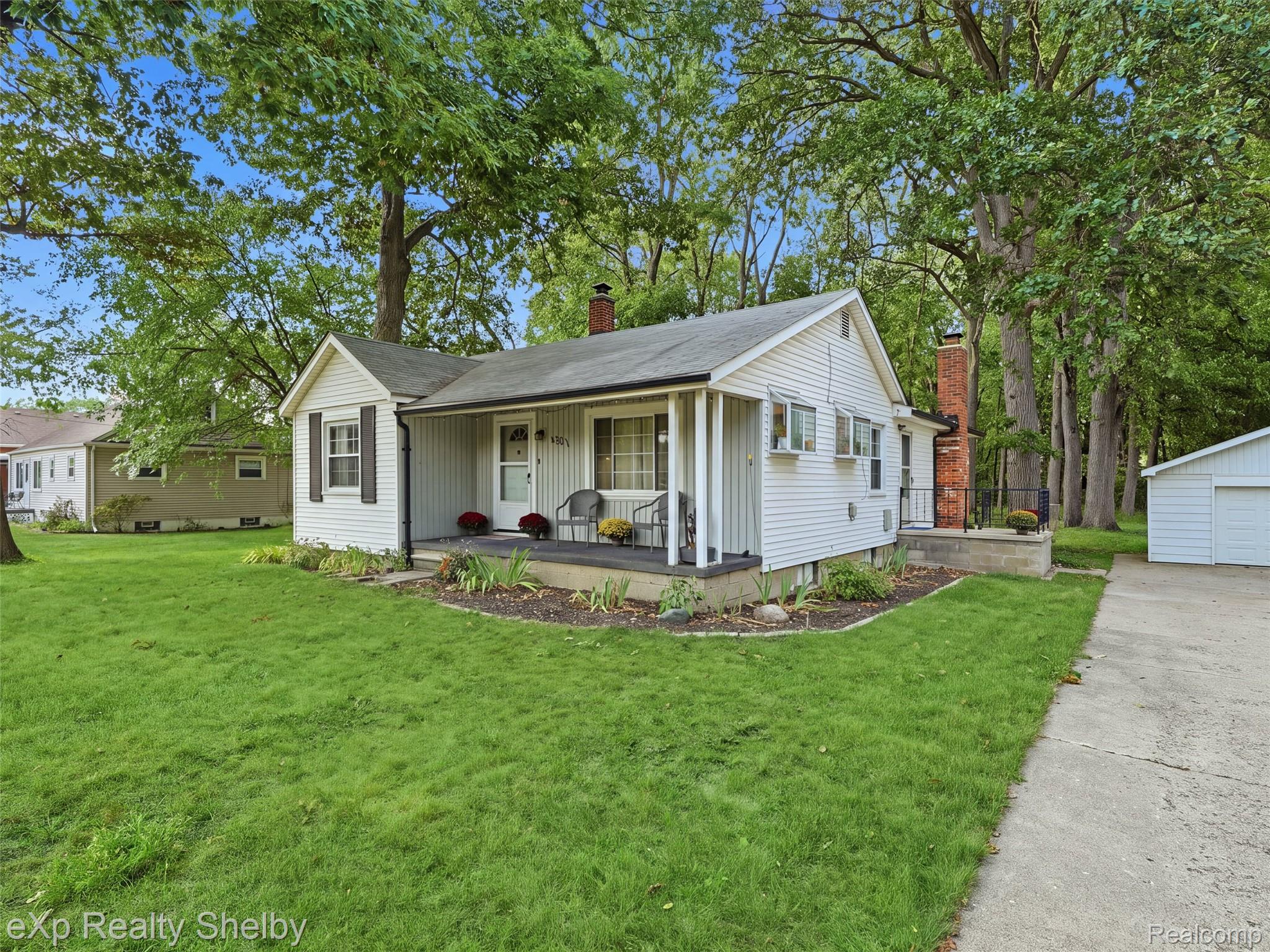 920 W Gardenia Avenue Property Photo 3