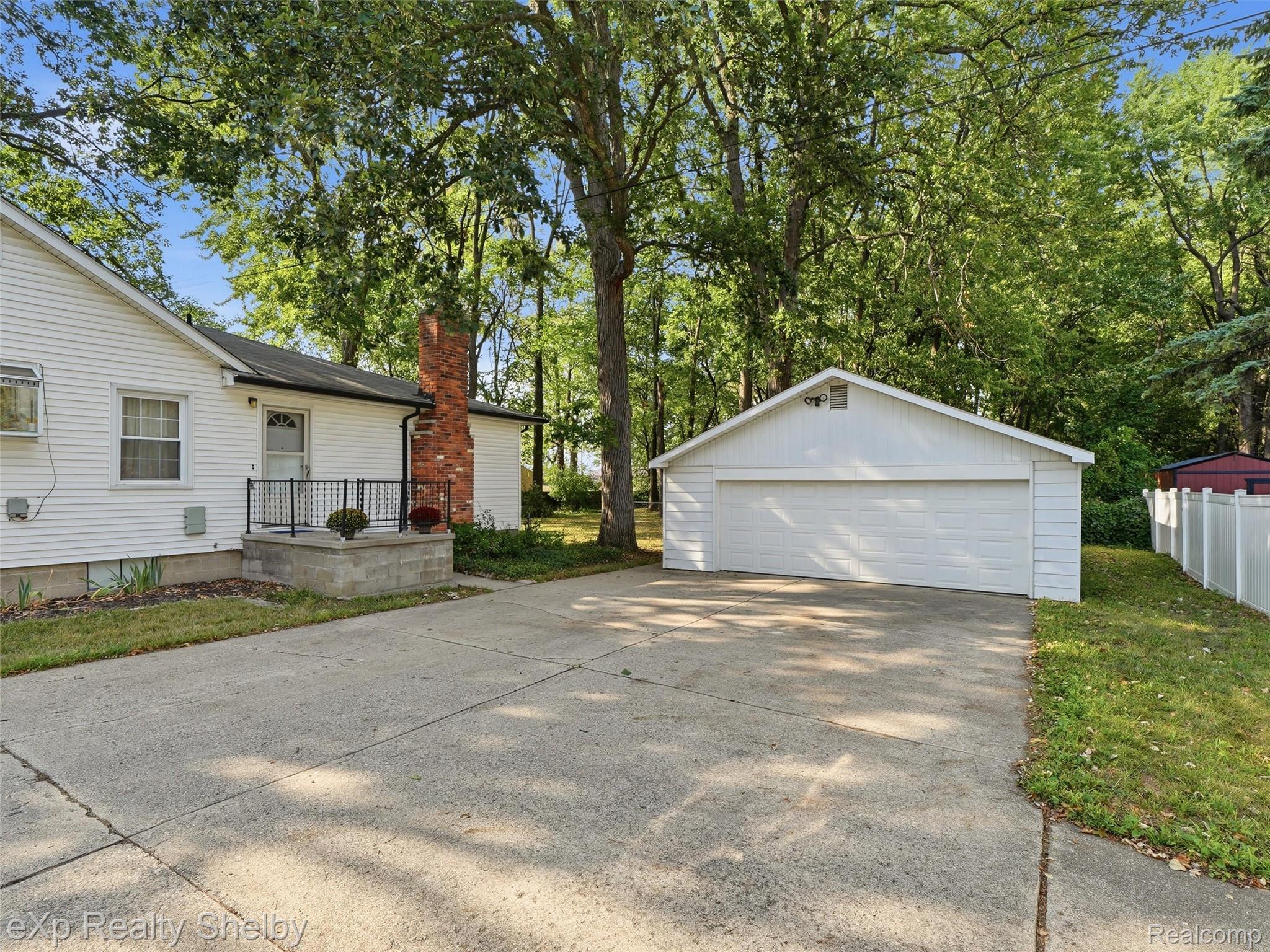 920 W Gardenia Avenue Property Photo 7