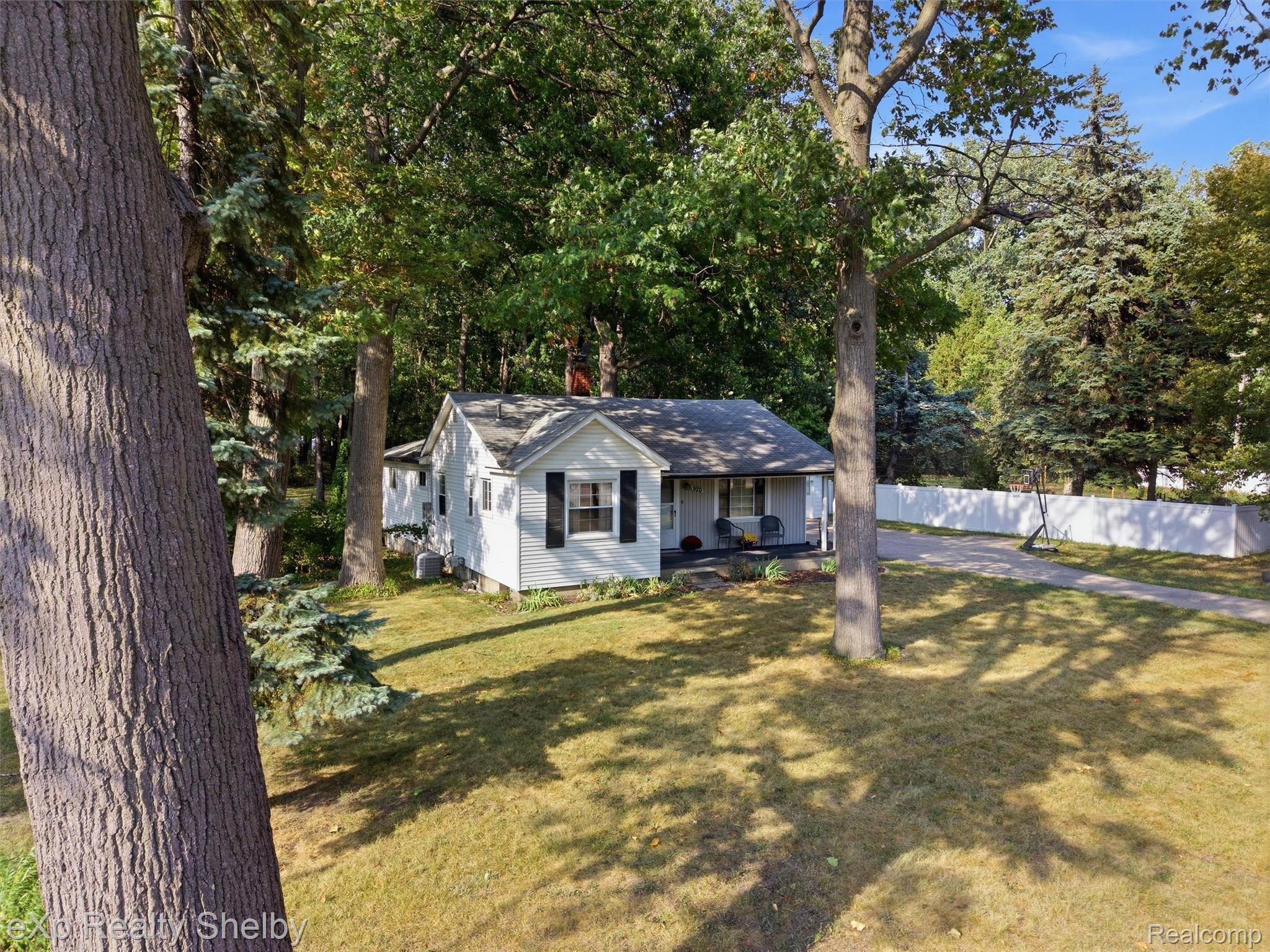 920 W Gardenia Avenue Property Photo 14