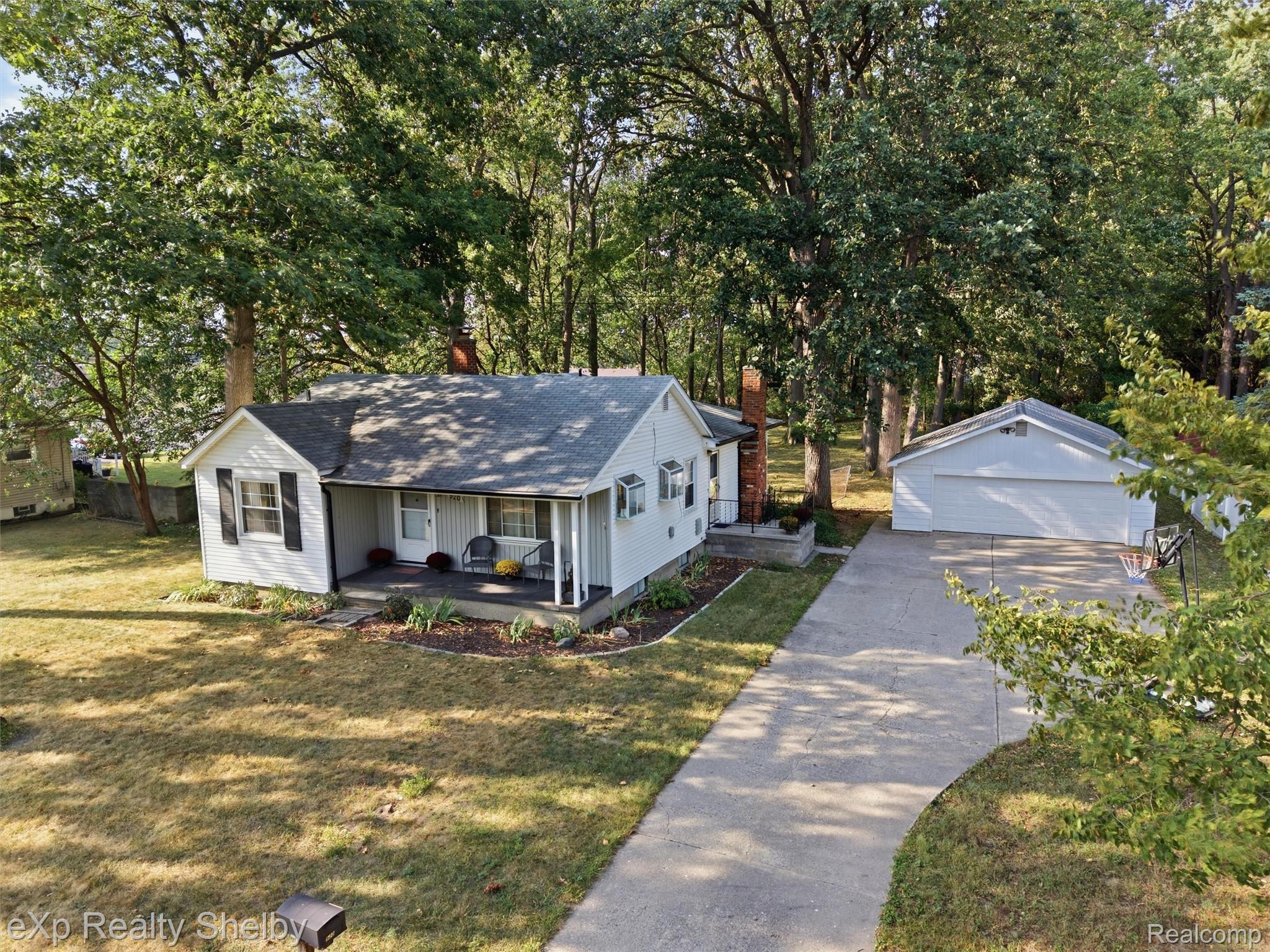 920 W Gardenia Avenue Property Photo 16
