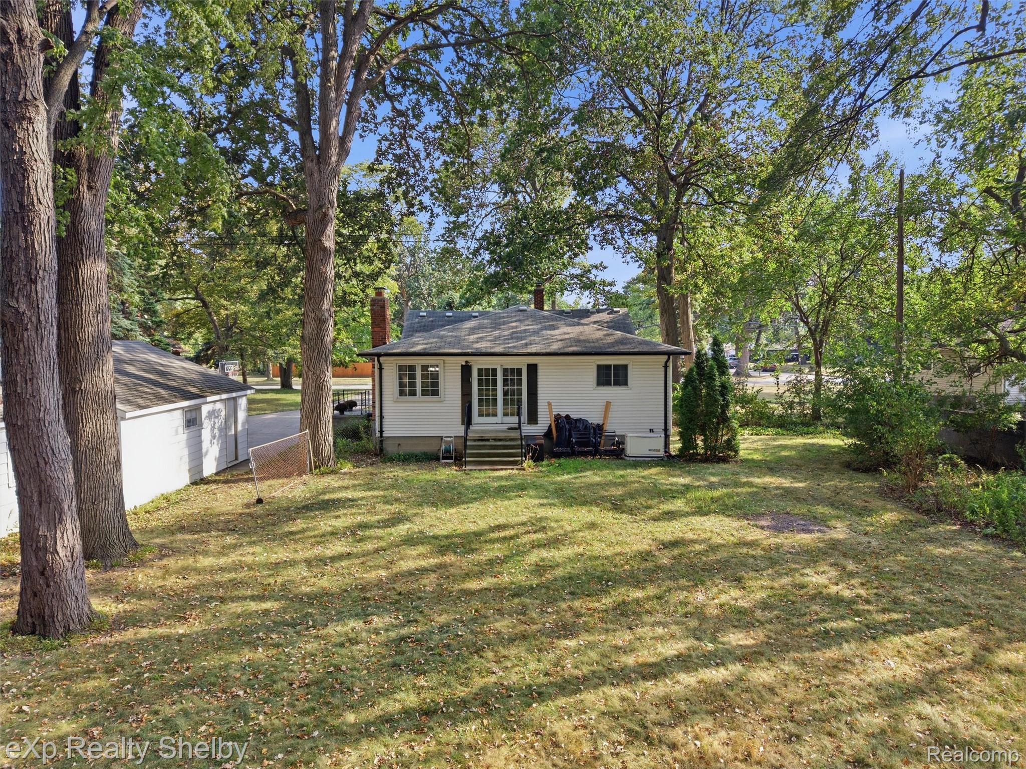 920 W Gardenia Avenue Property Photo 17
