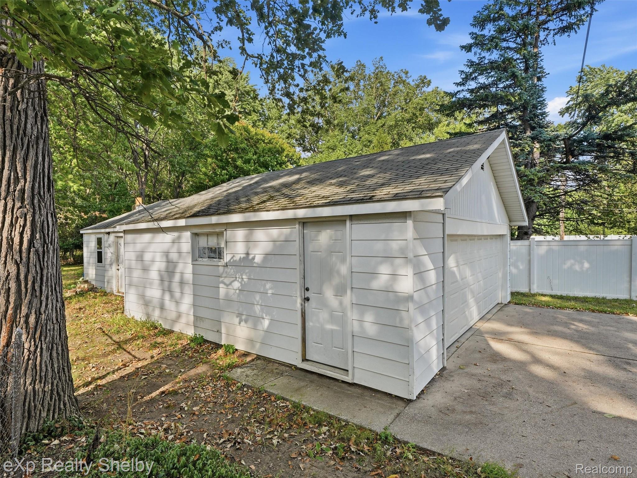 920 W Gardenia Avenue Property Photo 51