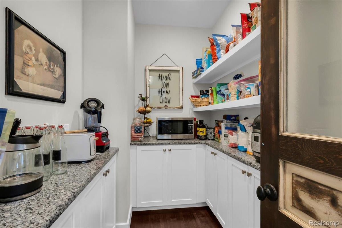 16128 Silvercrest Drive Property Photo 12