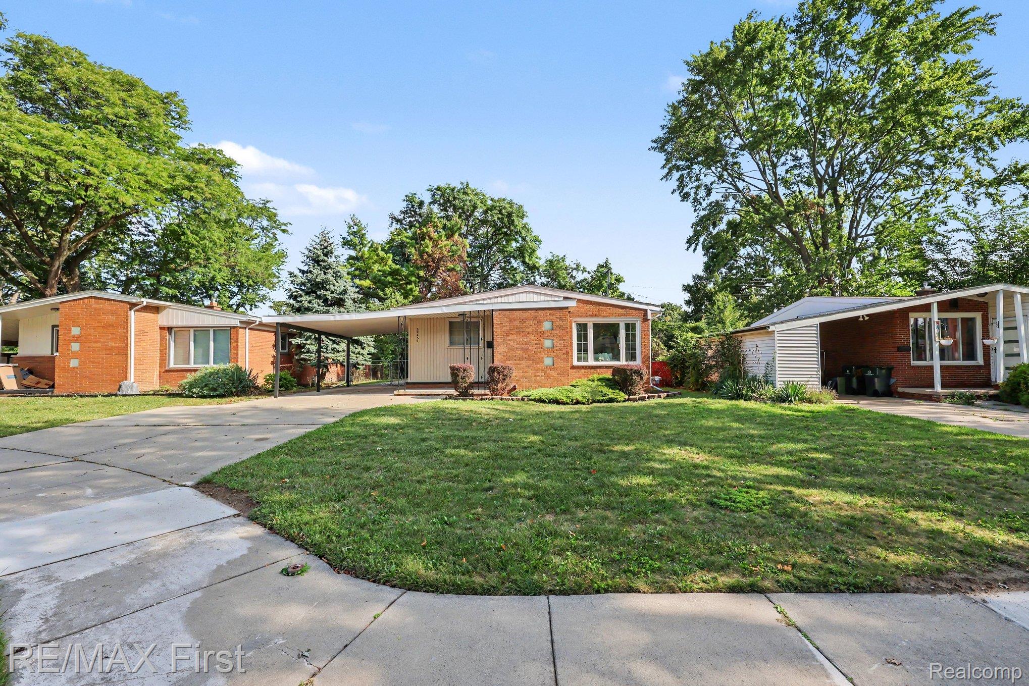 22437 Sunnyside Street Property Photo 1