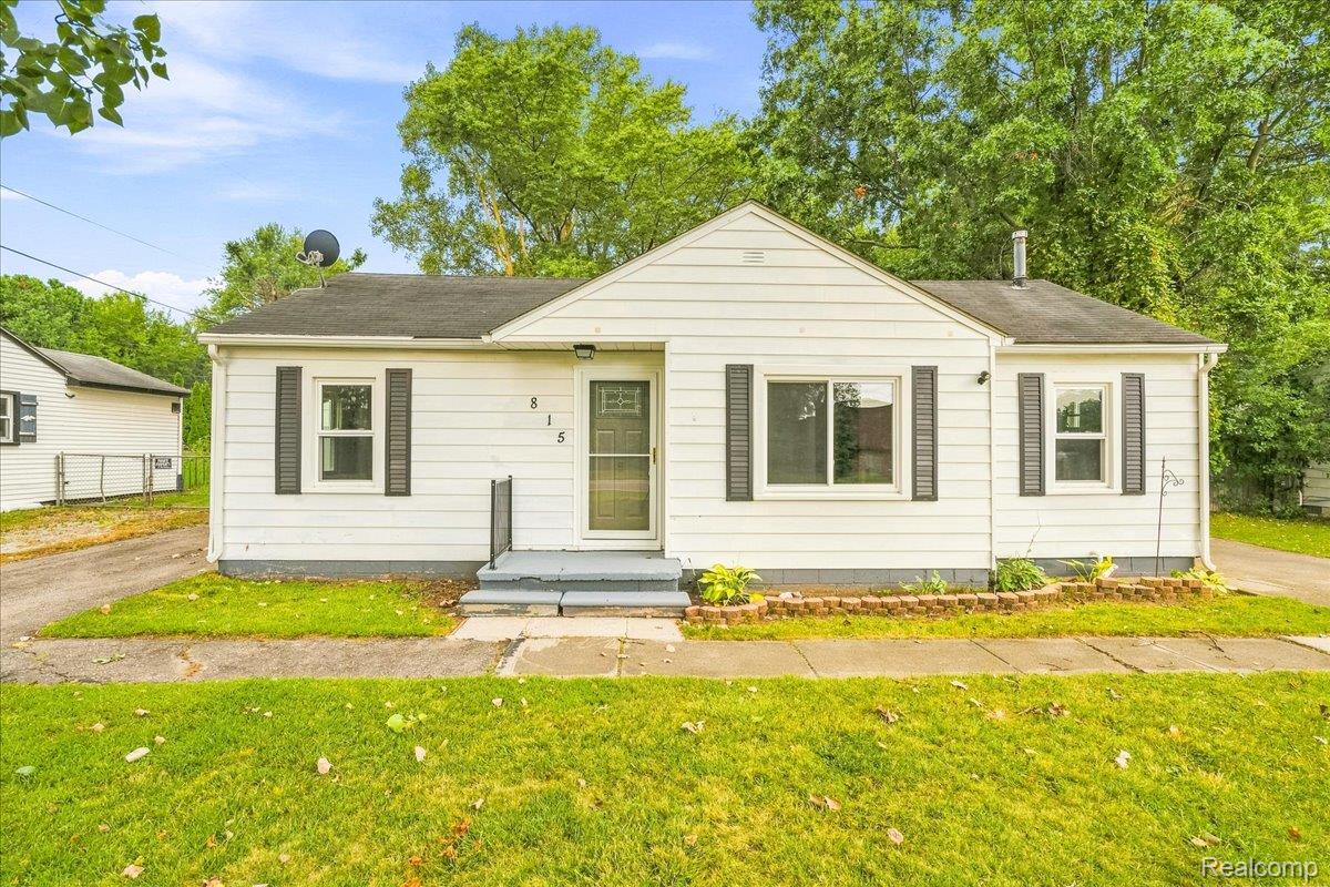 815 N Hix Road Property Photo 1