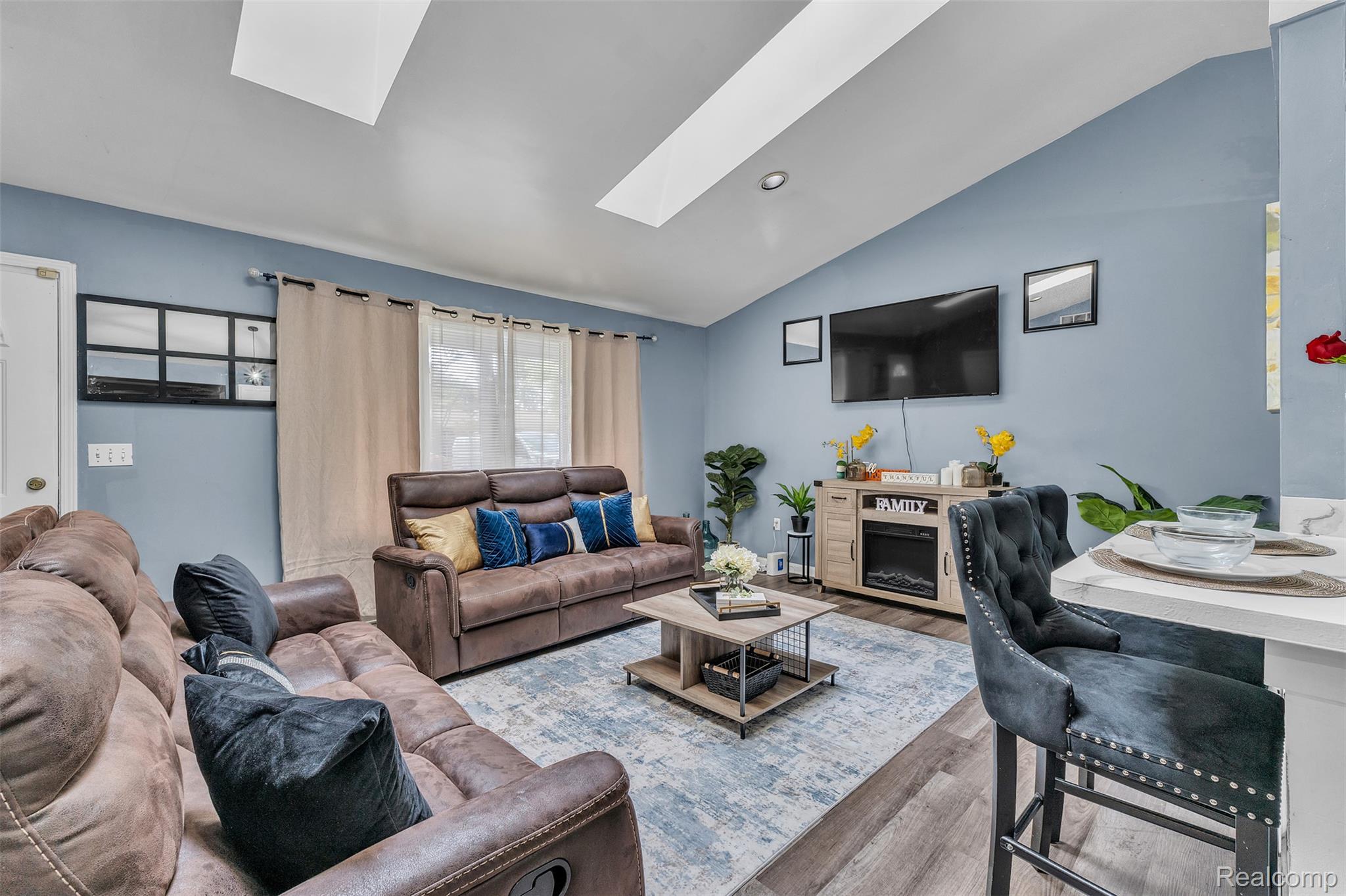27116 Warner Avenue Property Photo 4