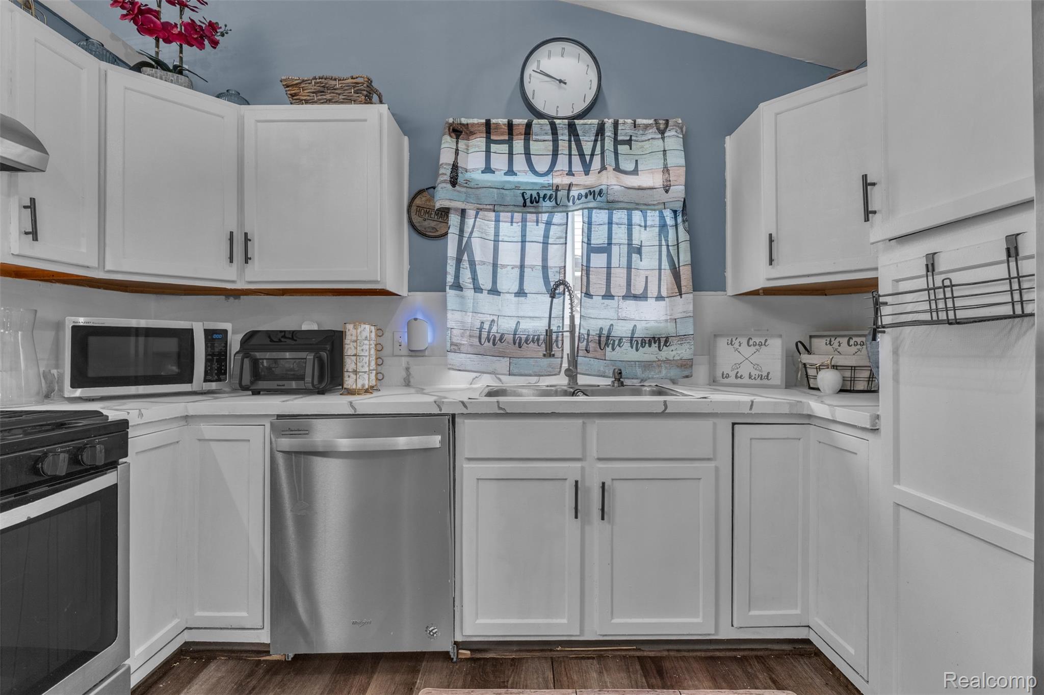 27116 Warner Avenue Property Photo 11