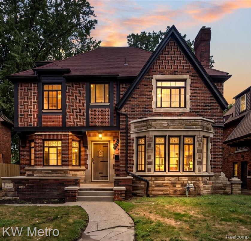 19022 Wildemere Street Property Photo 1