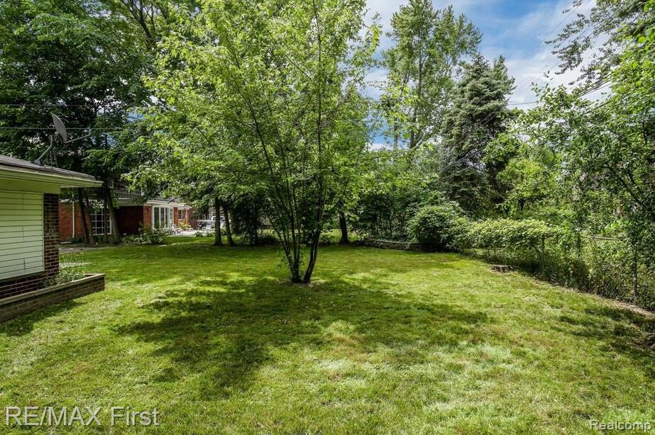 1349 Devonshire Road Property Photo 4