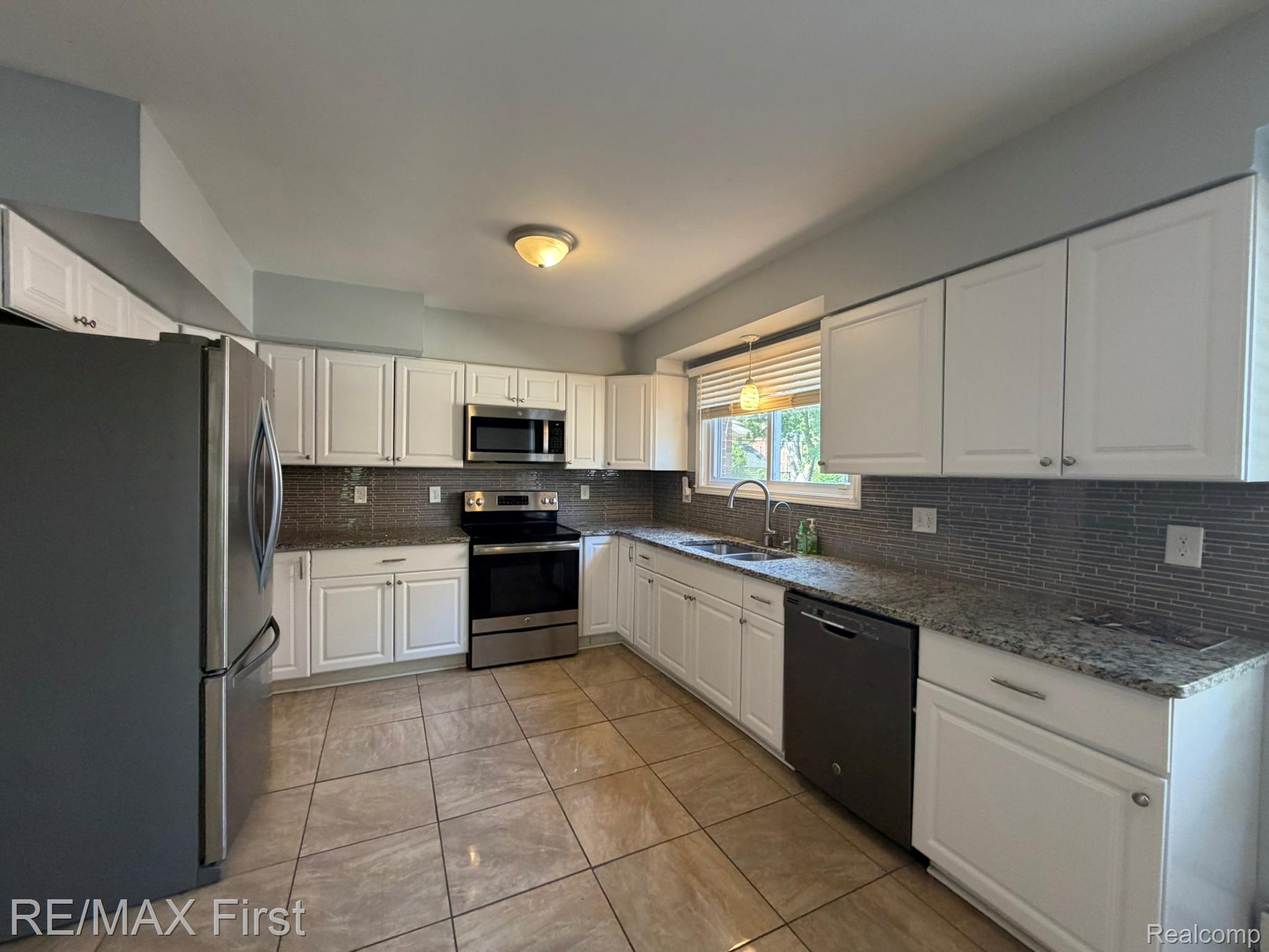 1349 Devonshire Road Property Photo 12
