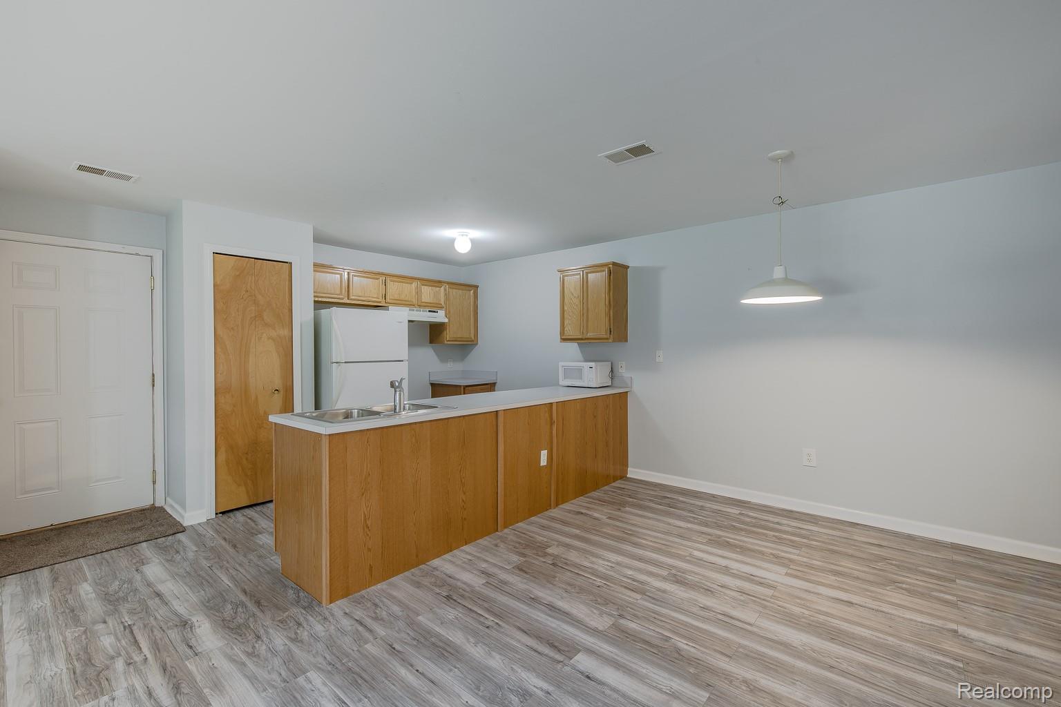 2154 Frazho Road Property Photo 5