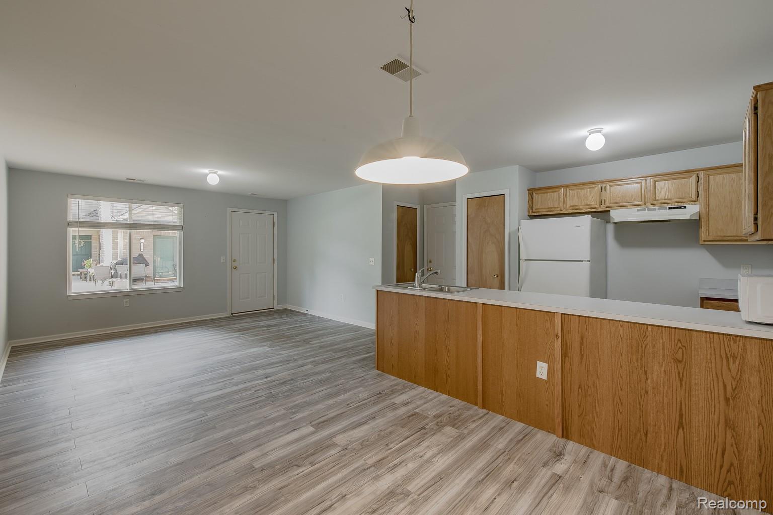 2154 Frazho Road Property Photo 6