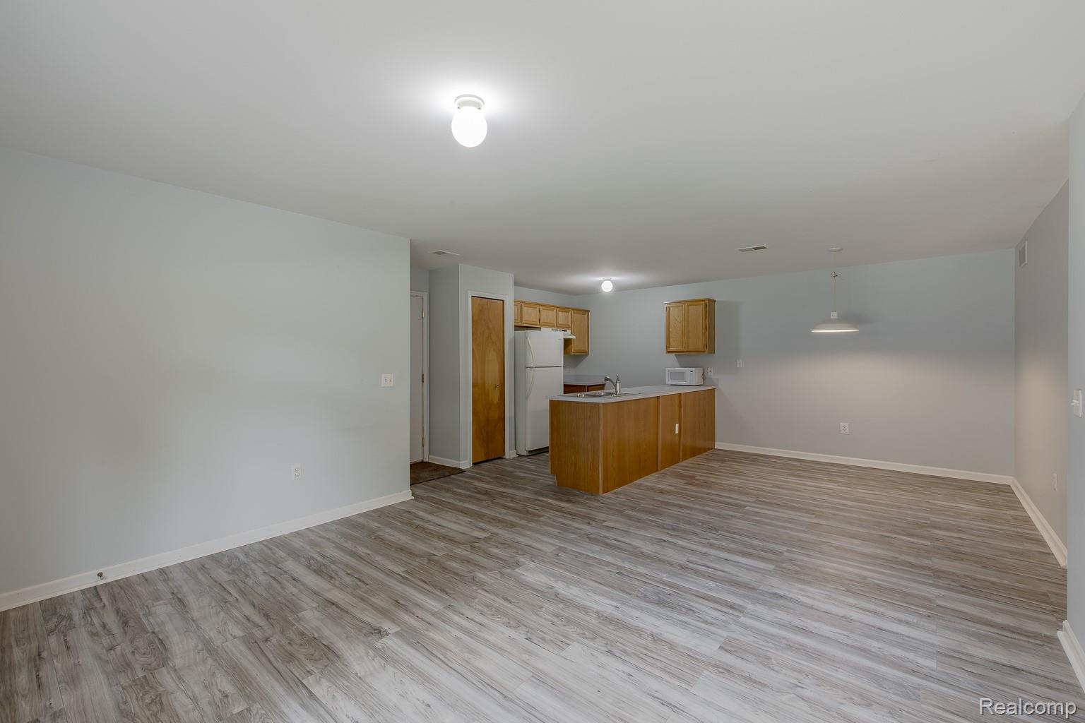 2154 Frazho Road Property Photo 8