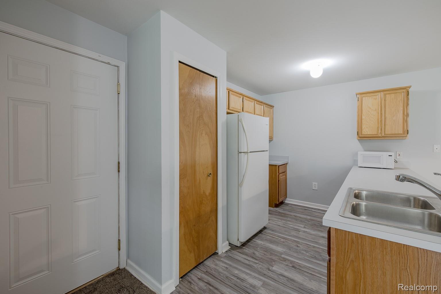2154 Frazho Road Property Photo 9