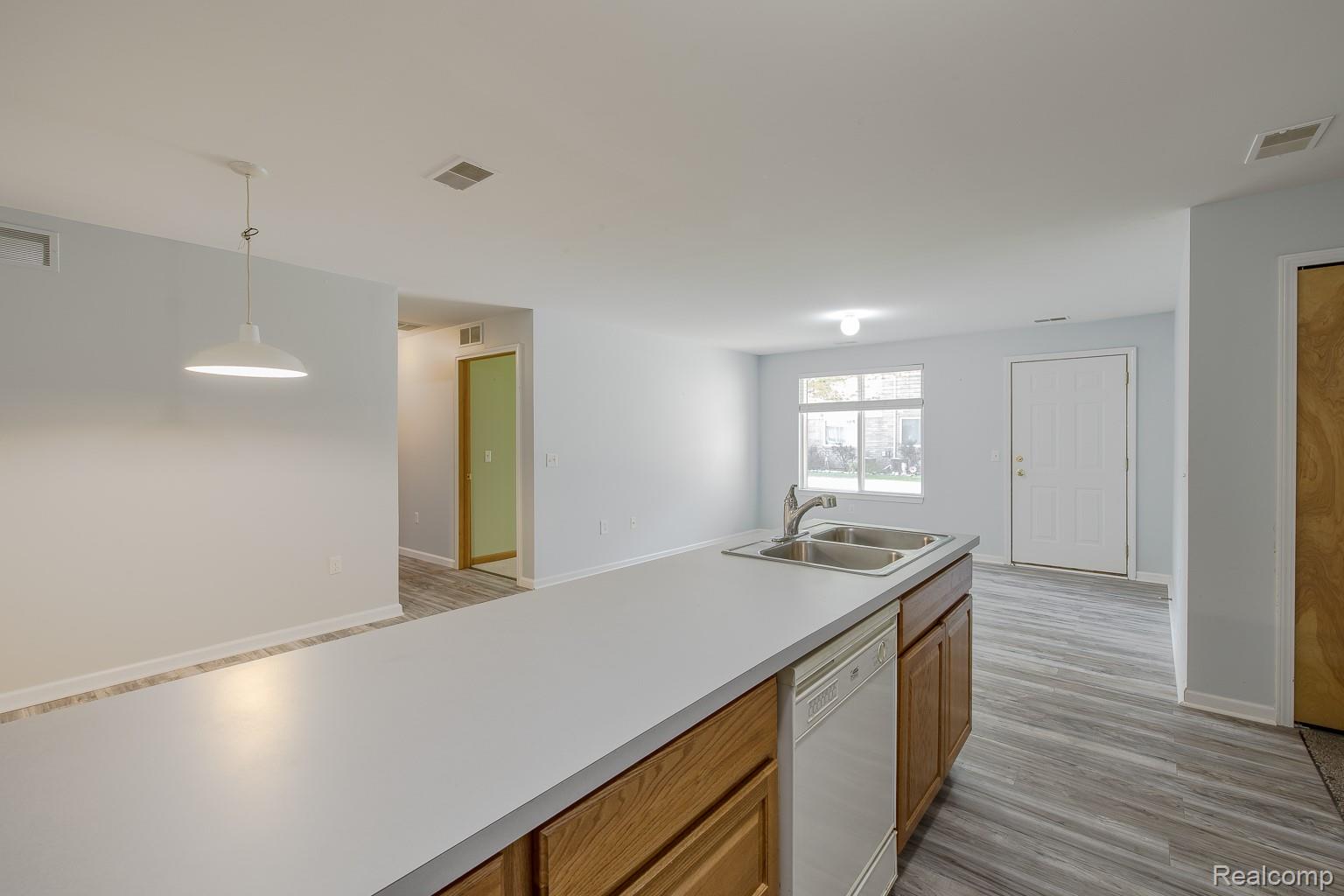 2154 Frazho Road Property Photo 10