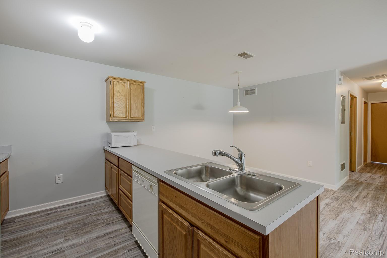 2154 Frazho Road Property Photo 11