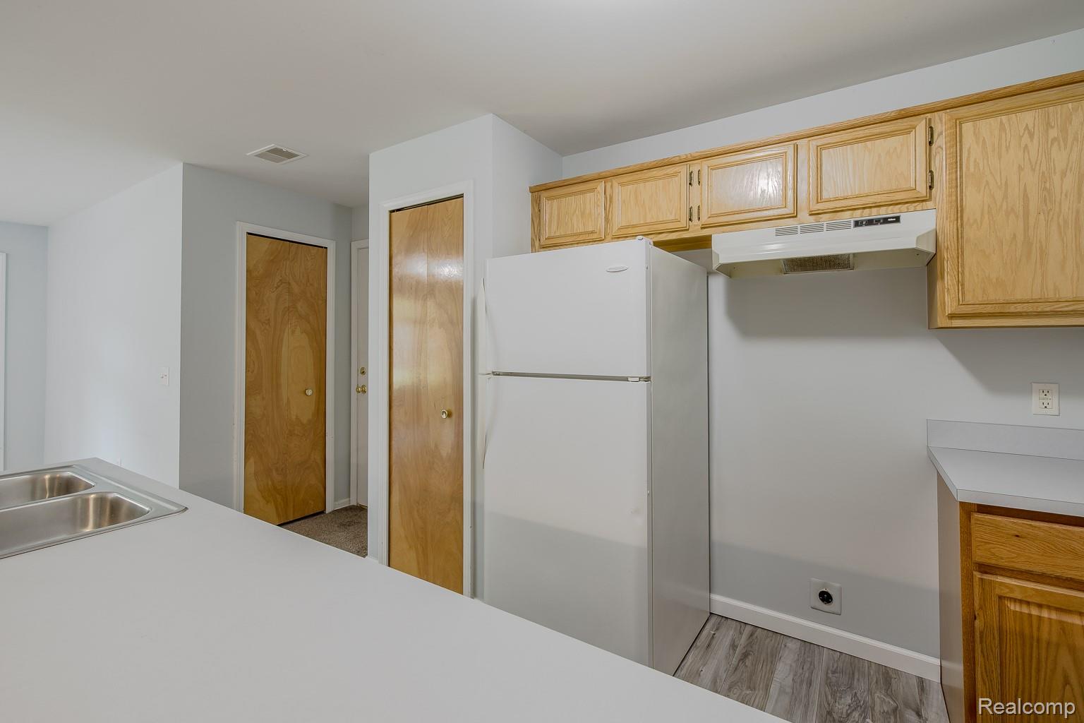 2154 Frazho Road Property Photo 12