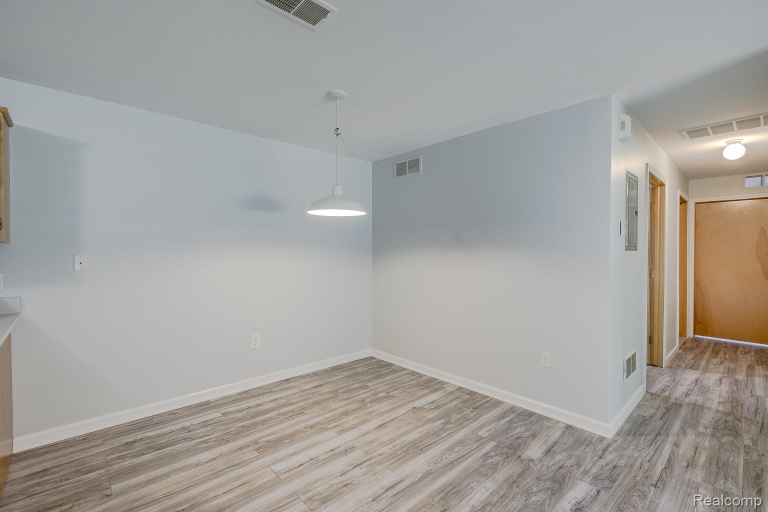 2154 Frazho Road Property Photo 13