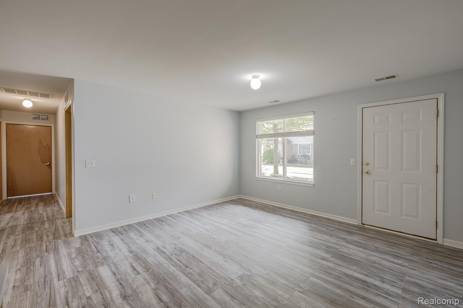 2154 Frazho Road Property Photo 14