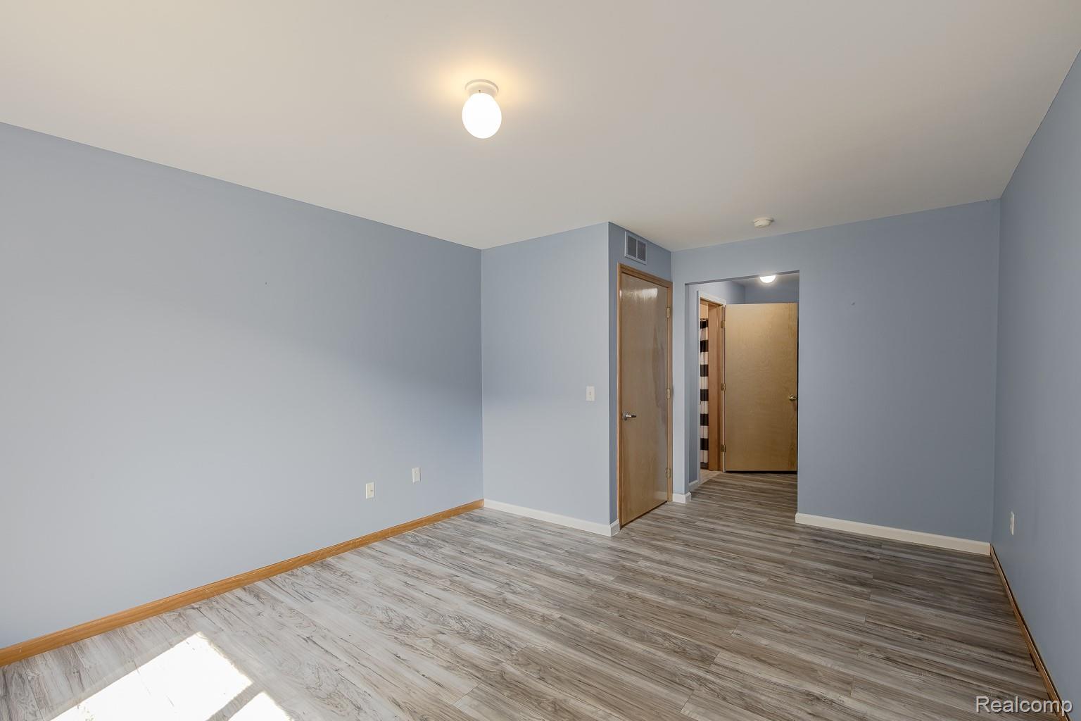 2154 Frazho Road Property Photo 17