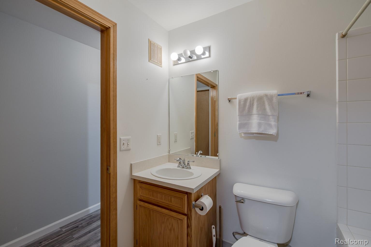 2154 Frazho Road Property Photo 20